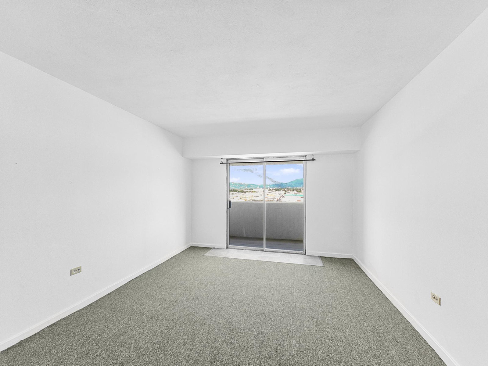 Eighth image of 8h- Ocean Towers in KINGSTON, Kingston, Jamaica - property is For Rent