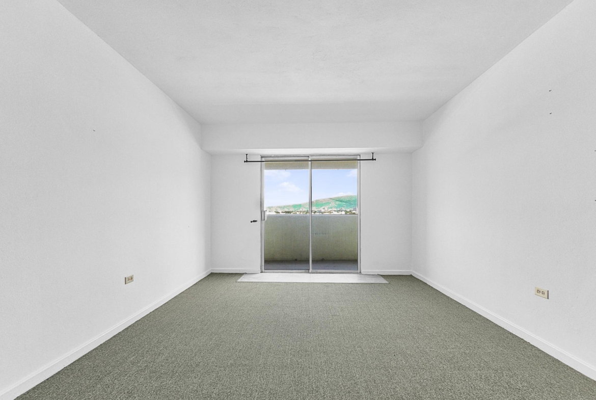 Tenth image of 8h- Ocean Towers in KINGSTON, Kingston, Jamaica - property is For Rent