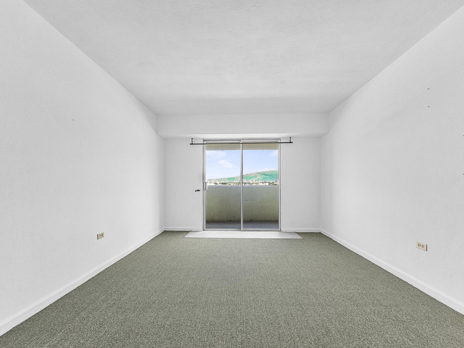 Tenth image of 8h- Ocean Towers in KINGSTON, Kingston, Jamaica - property is For Rent