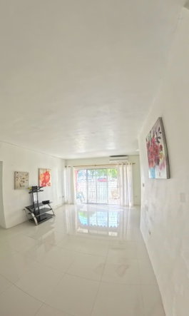 Seventh image of 14d- 44 Trafalgar Road in Kingston 10, St. Andrew, Jamaica - property is For Rent