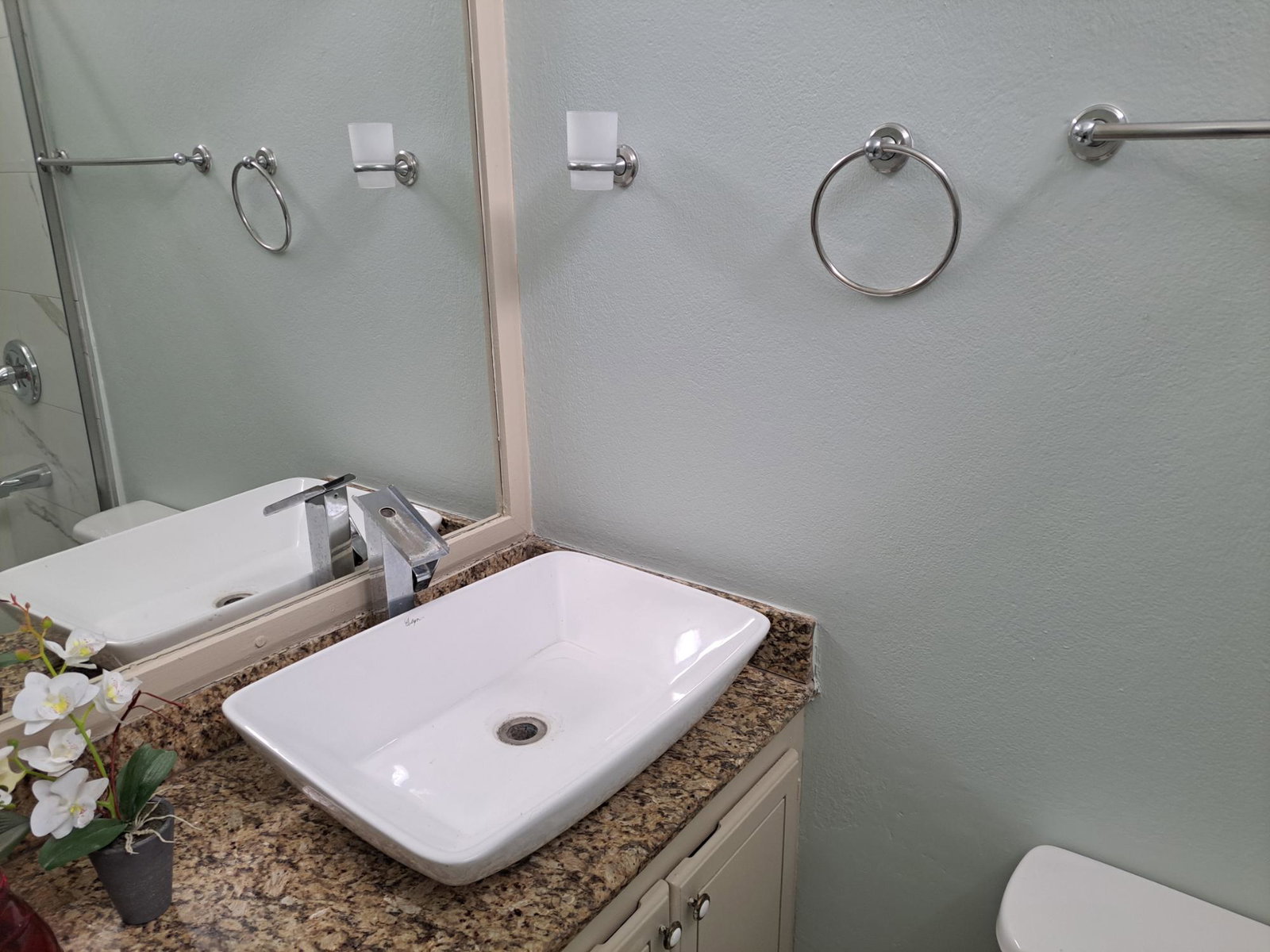 Thirteenth image of 2b- Clieveden Avenue in Kingston 6, St. Andrew, Jamaica - property is For Rent