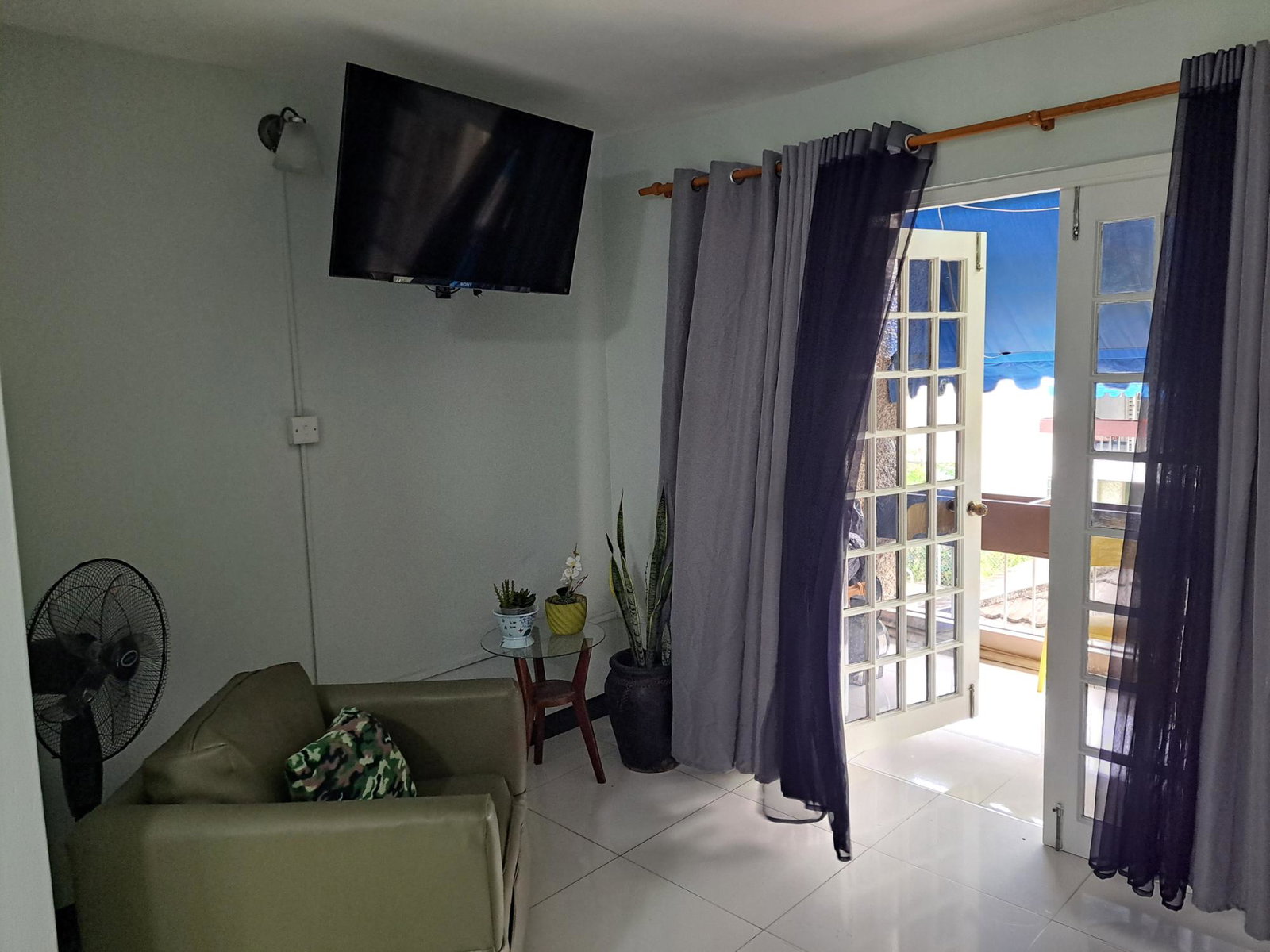 Fourth image of 2b- Clieveden Avenue in Kingston 6, St. Andrew, Jamaica - property is For Rent