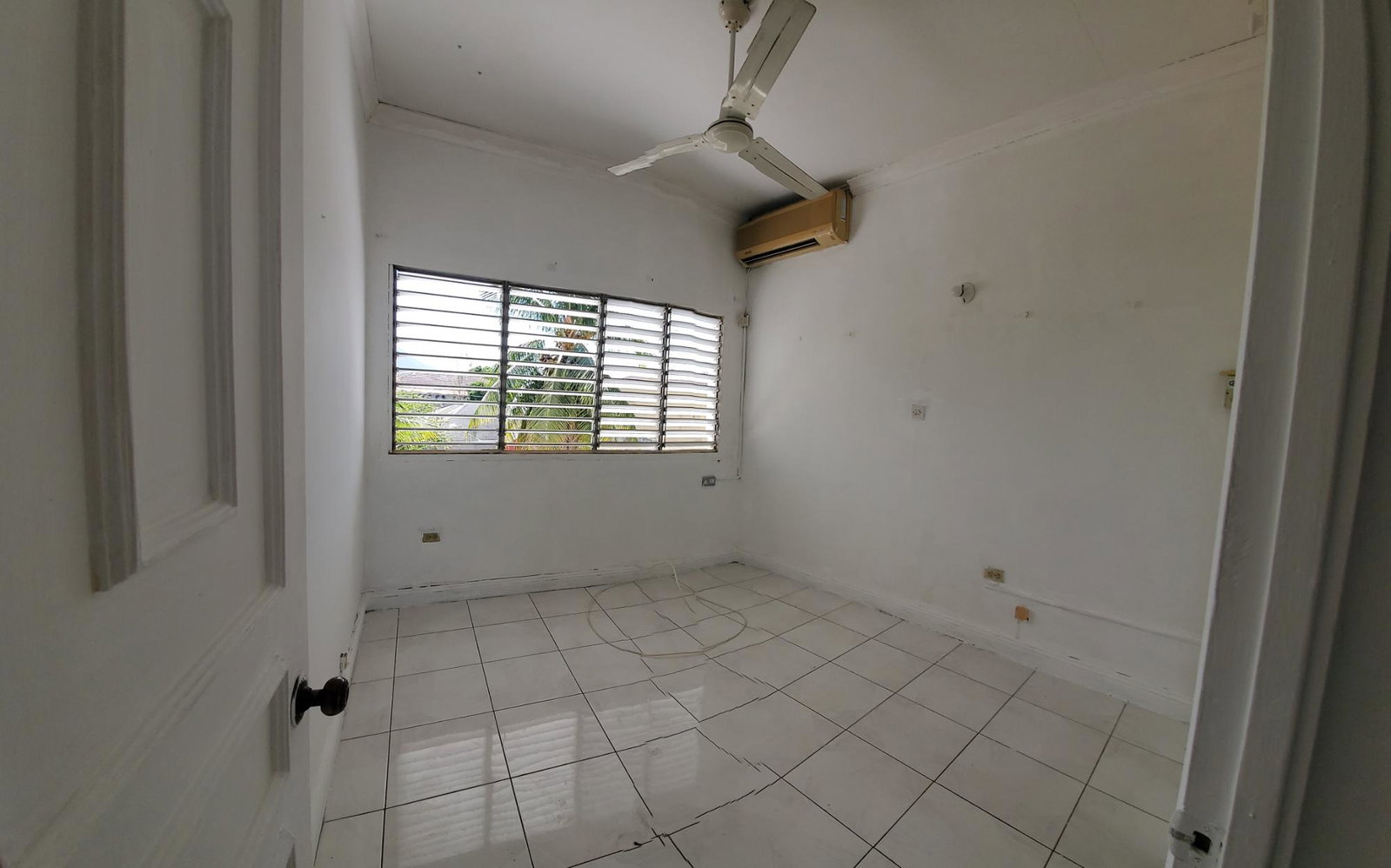 Eighth image of 40-15-15a Kensington Crescent in Kingston 5, St. Andrew, Jamaica - property is For Sale