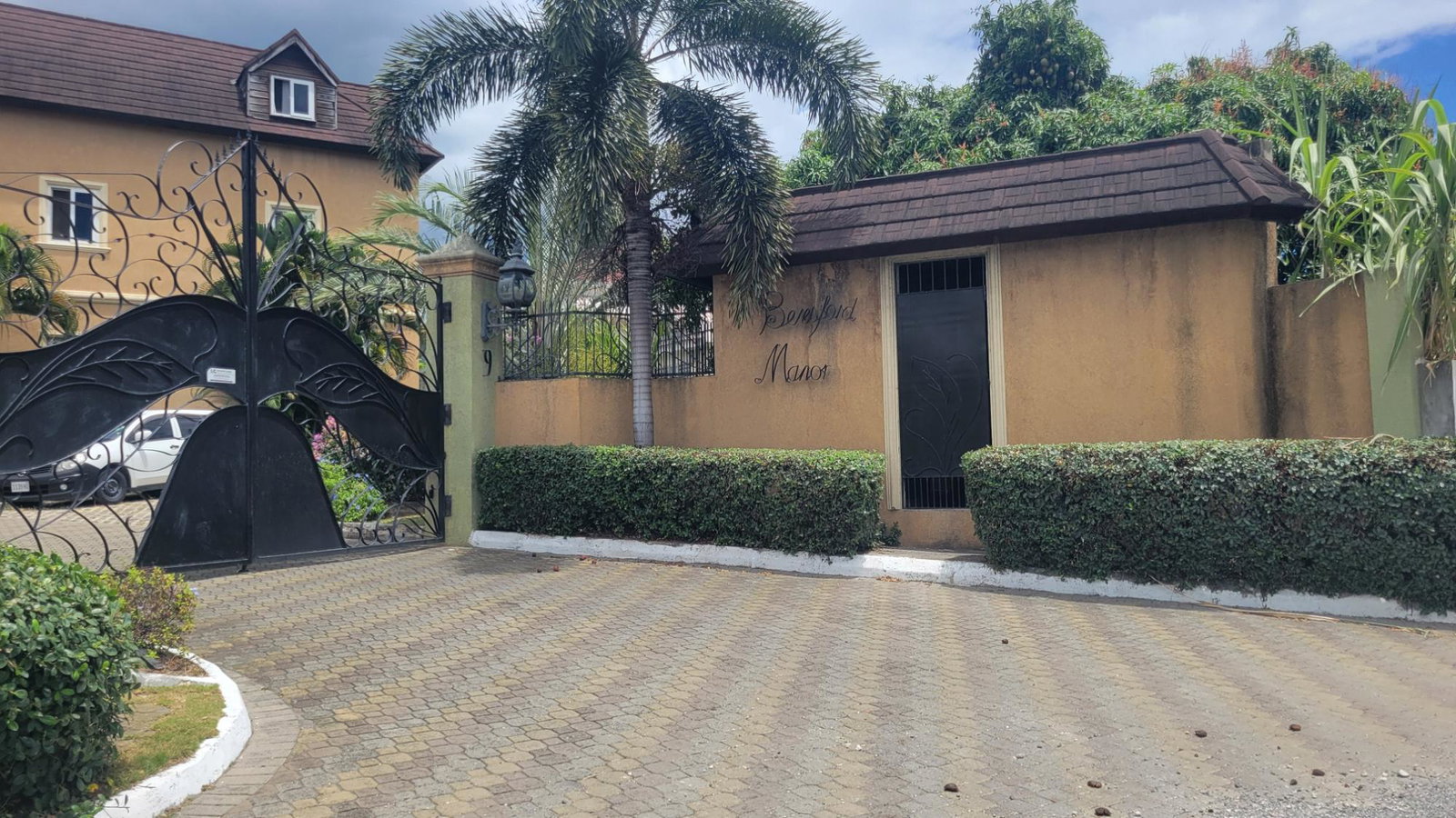Charming-2BR-Apartment-for-Rent-in-Beresford-Crescent-St.-Andrew Second image of 1-9 Beresford Crescent in Kingston 8, St. Andrew, Jamaica - property is For Rent