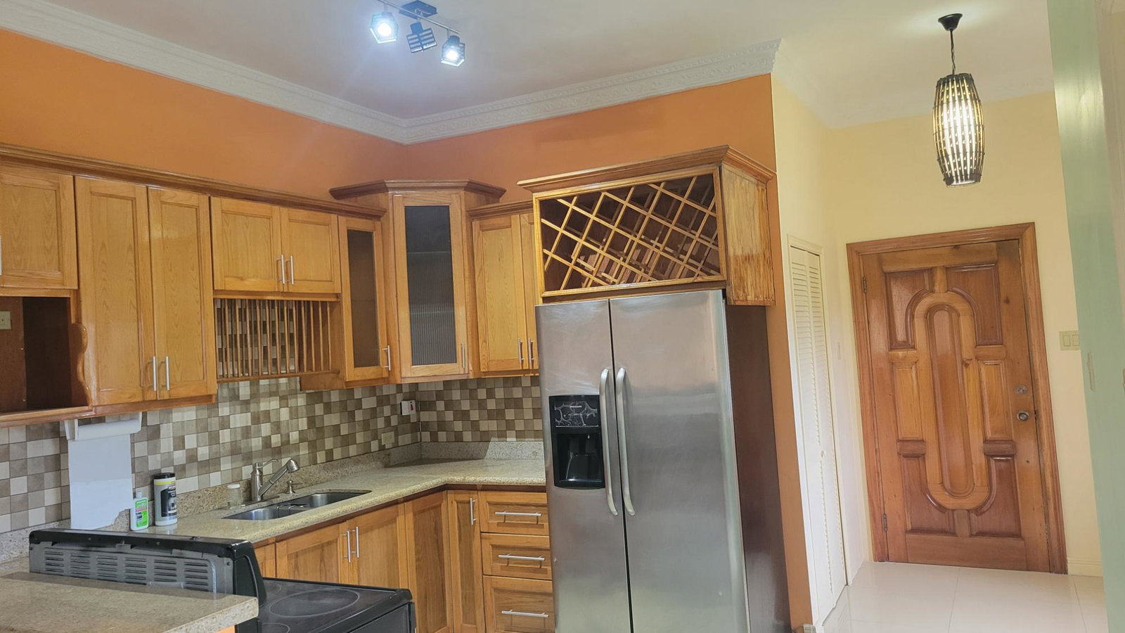 Charming-2BR-Apartment-for-Rent-in-Beresford-Crescent-St.-Andrew Sixth image of 1-9 Beresford Crescent in Kingston 8, St. Andrew, Jamaica - property is For Rent