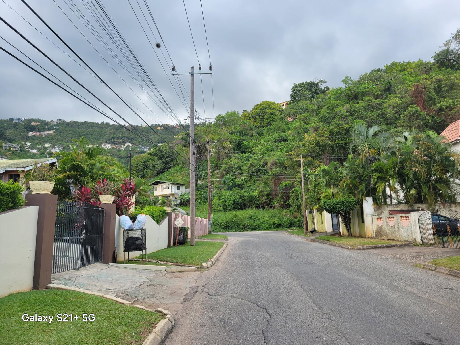 Charming-3-Bedroom-Single-Storey-House-for-Sale-in-Havendale-Jamaica Second image of 4 Riverside Drive in Kingston 19, St. Andrew, Jamaica - property is For Sale
