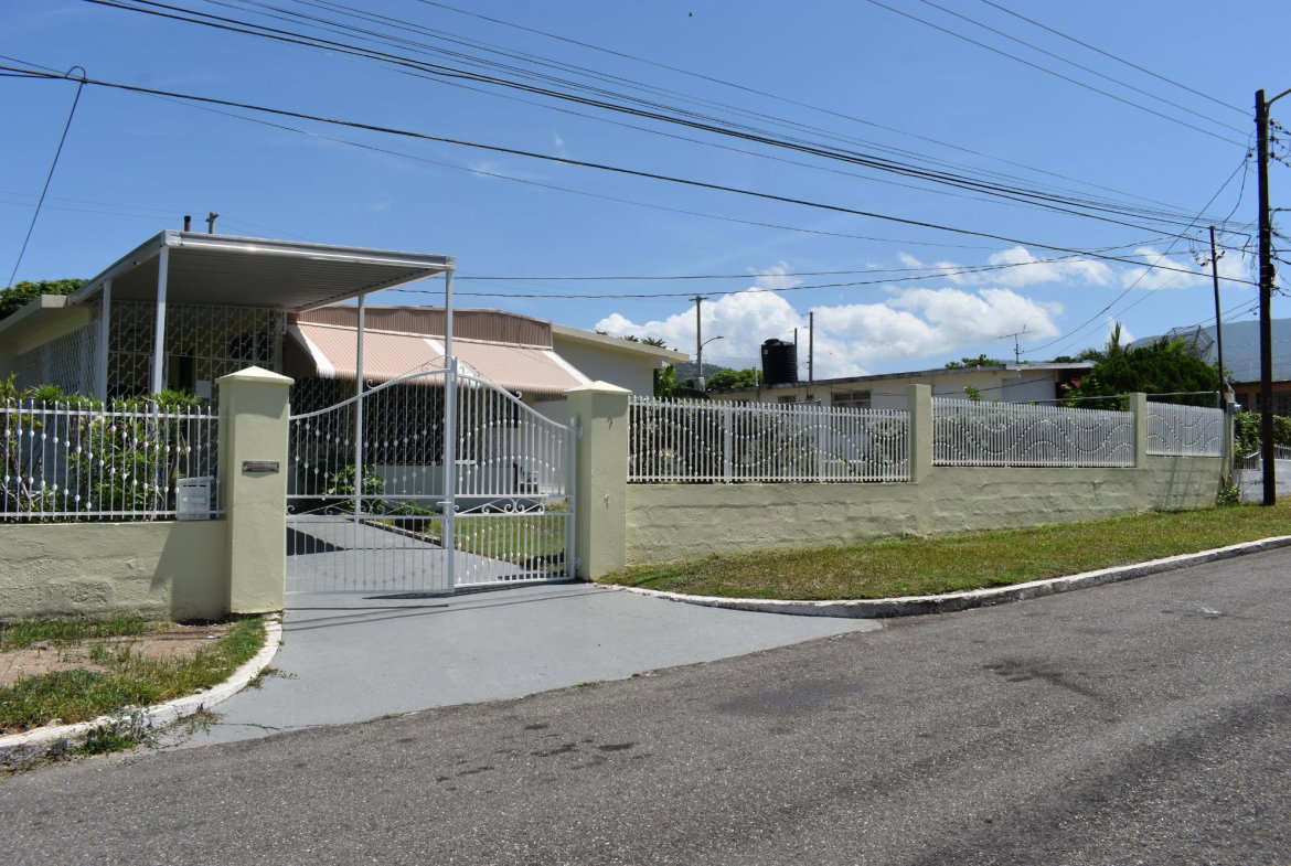 Sixteenth image of 7 Cascade Way, Valentine ga in Kingston 19, St. Andrew, Jamaica - property is For Rent