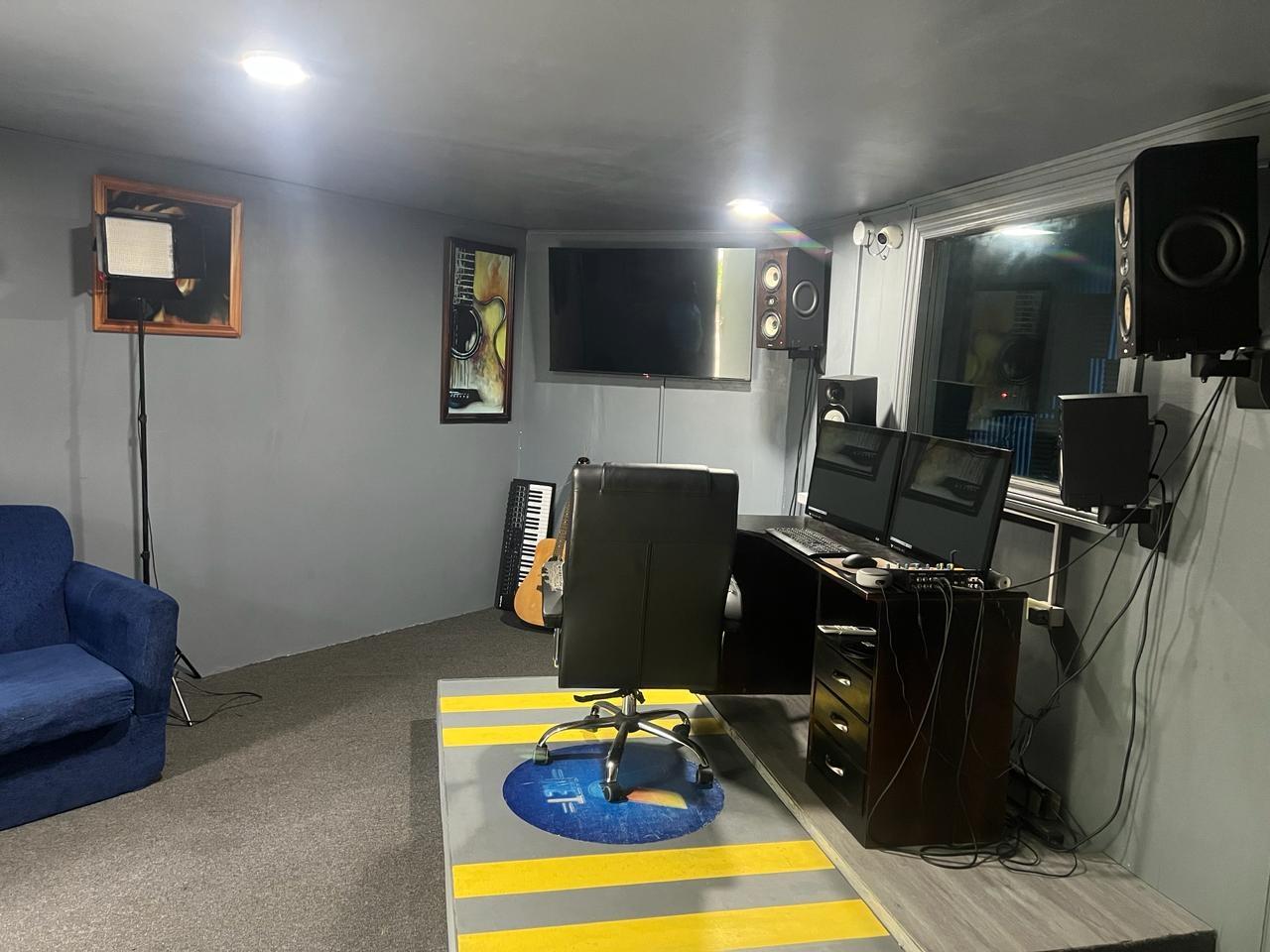 Commercial-Property-for-Sale-in-Ocho-Rios-Prime-Location-on-Main-Street Fifth image of 180 Main Street in Ocho Rios, St. Ann, Jamaica - property is For Sale