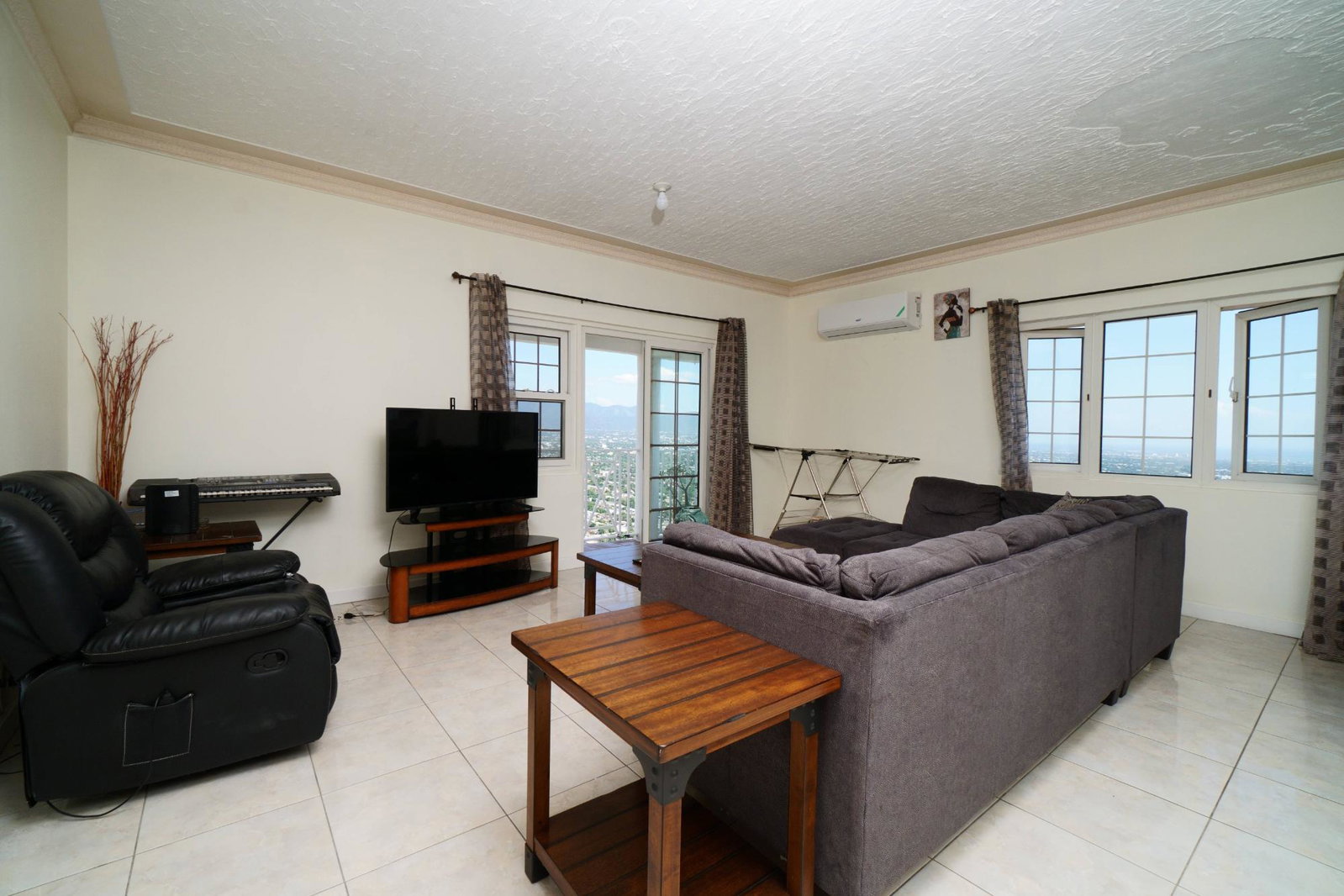 Modern-2-Bedroom-Apartment-for-Rent-in-Red-Hills-Jamaica Eleventh image of 9-22 Leas Flat, Red Hills, Kgn in Kingston 19, St. Andrew, Jamaica - property is For Rent