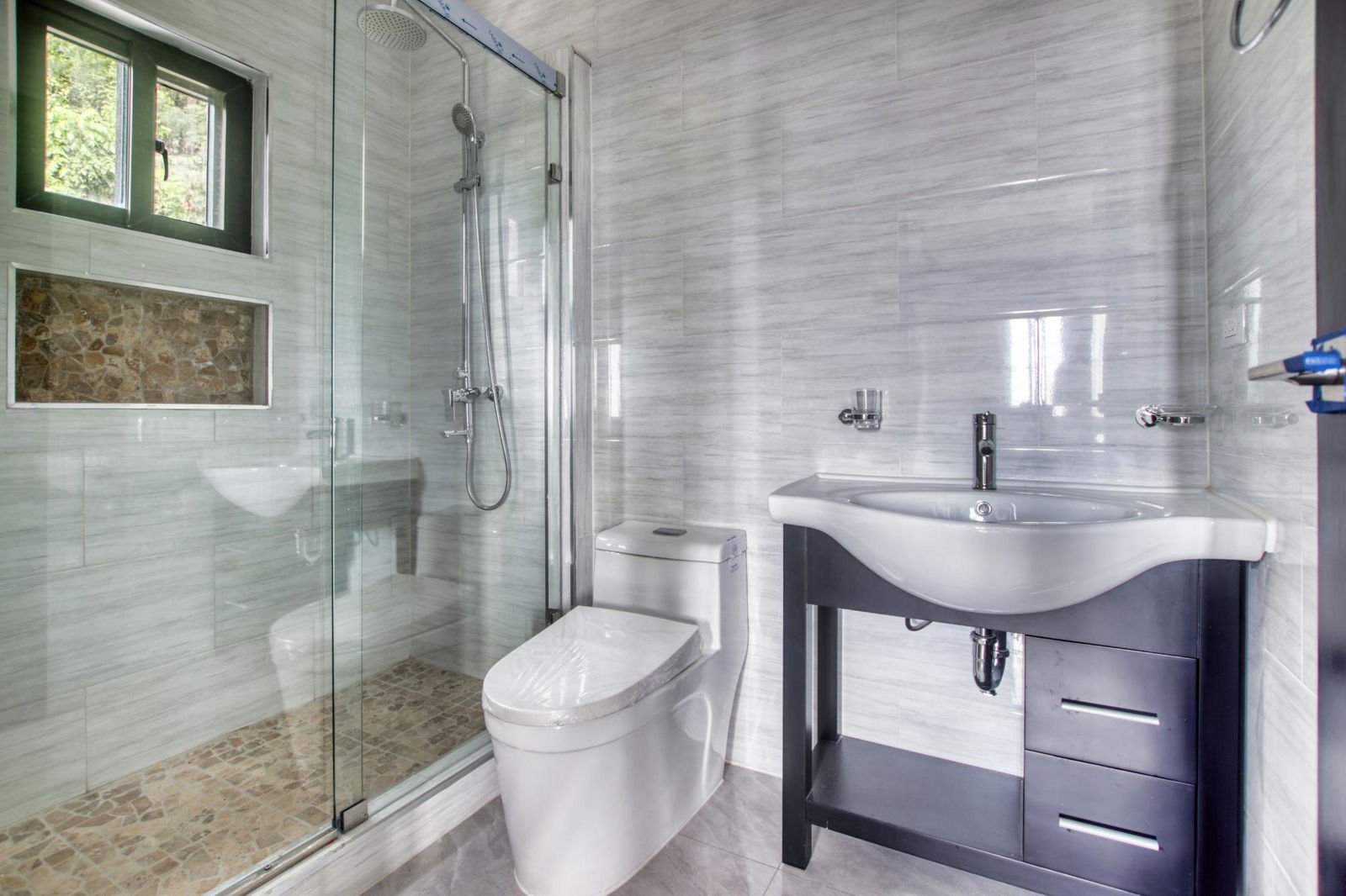 Eleventh image of 20-11 Hill Road in Kingston 8, St. Andrew, Jamaica - property is For Rent