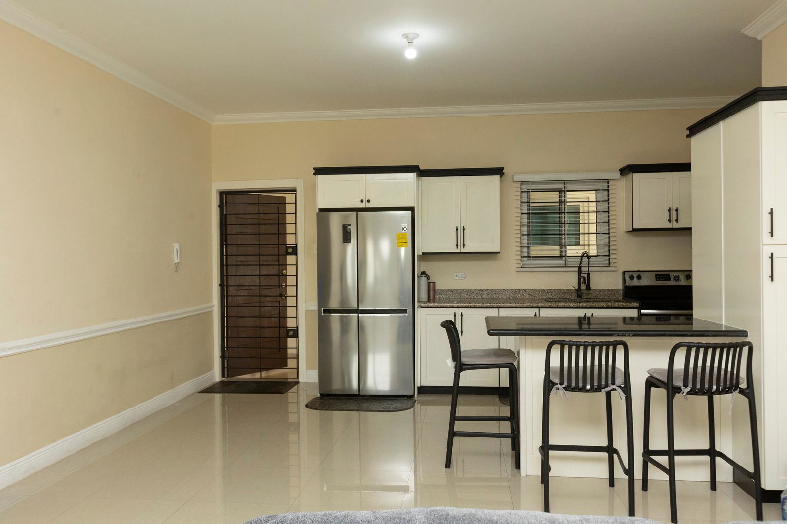 Spacious-2-Bedroom-Apartment-for-Sale-in-St.-Andrew-4-26-Merrivale-Avenue Eleventh image of 4-26 Merrivale Avenue in Constant Spring P.O., St. Andrew, Jamaica - property is For Sale