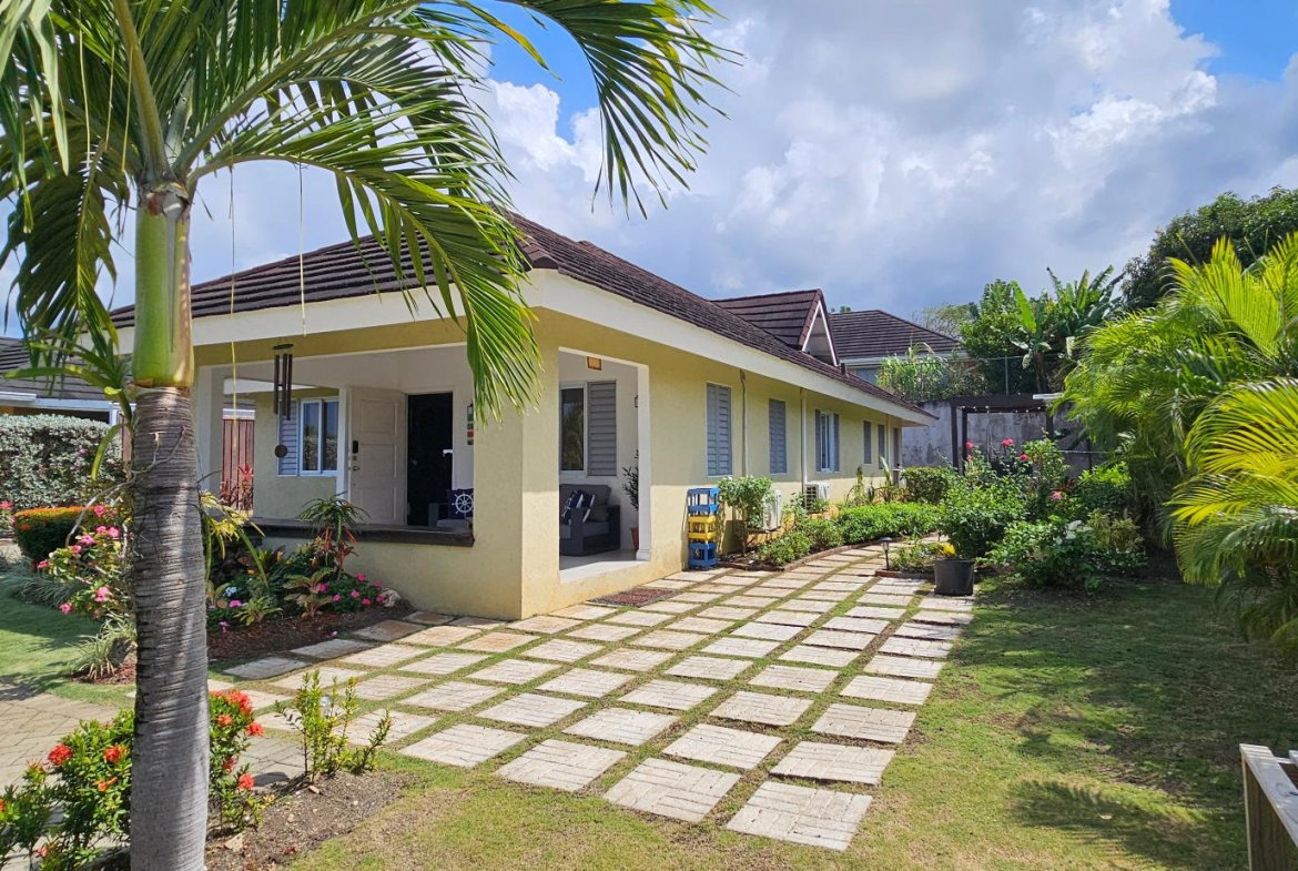 Fourth image of 667 Ackee Walk, Richmond Esta in Laughlands, St. Ann, Jamaica - property is For Rent