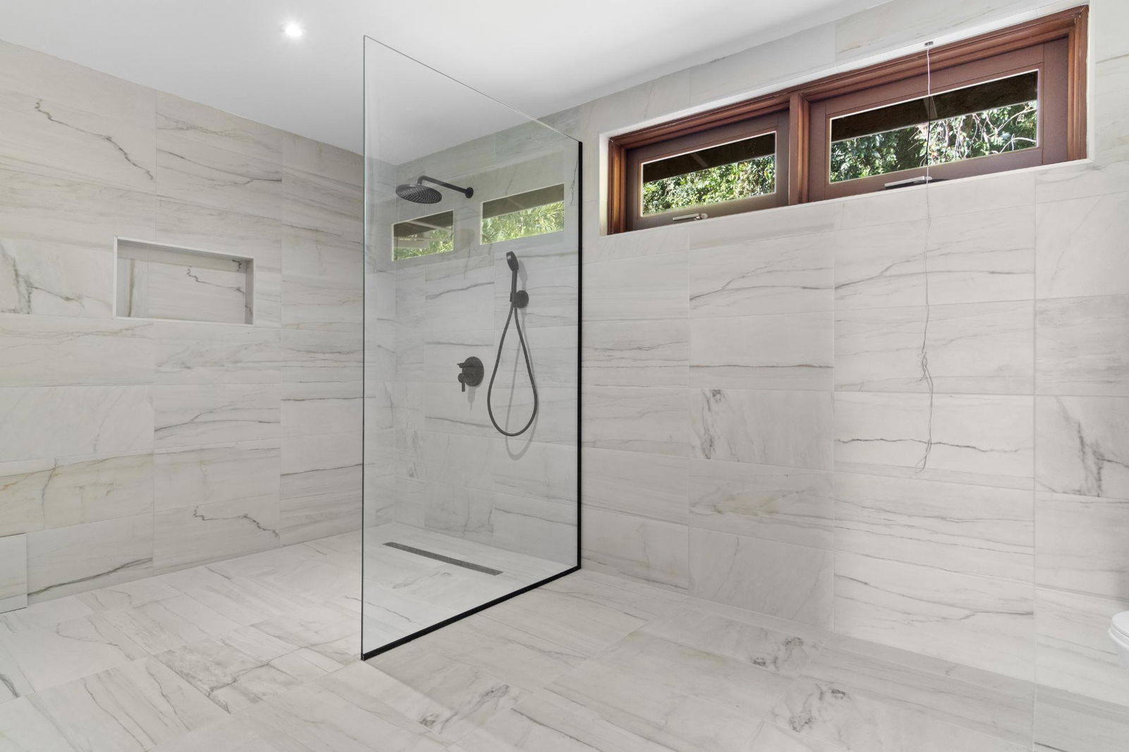 Stunning-6-Bedroom-Home-with-Guesthouse-for-Sale-in-St.-Andrew Seventeenth image of 6 Tavistock Heights in Kingston 6, St. Andrew, Jamaica - property is For Sale