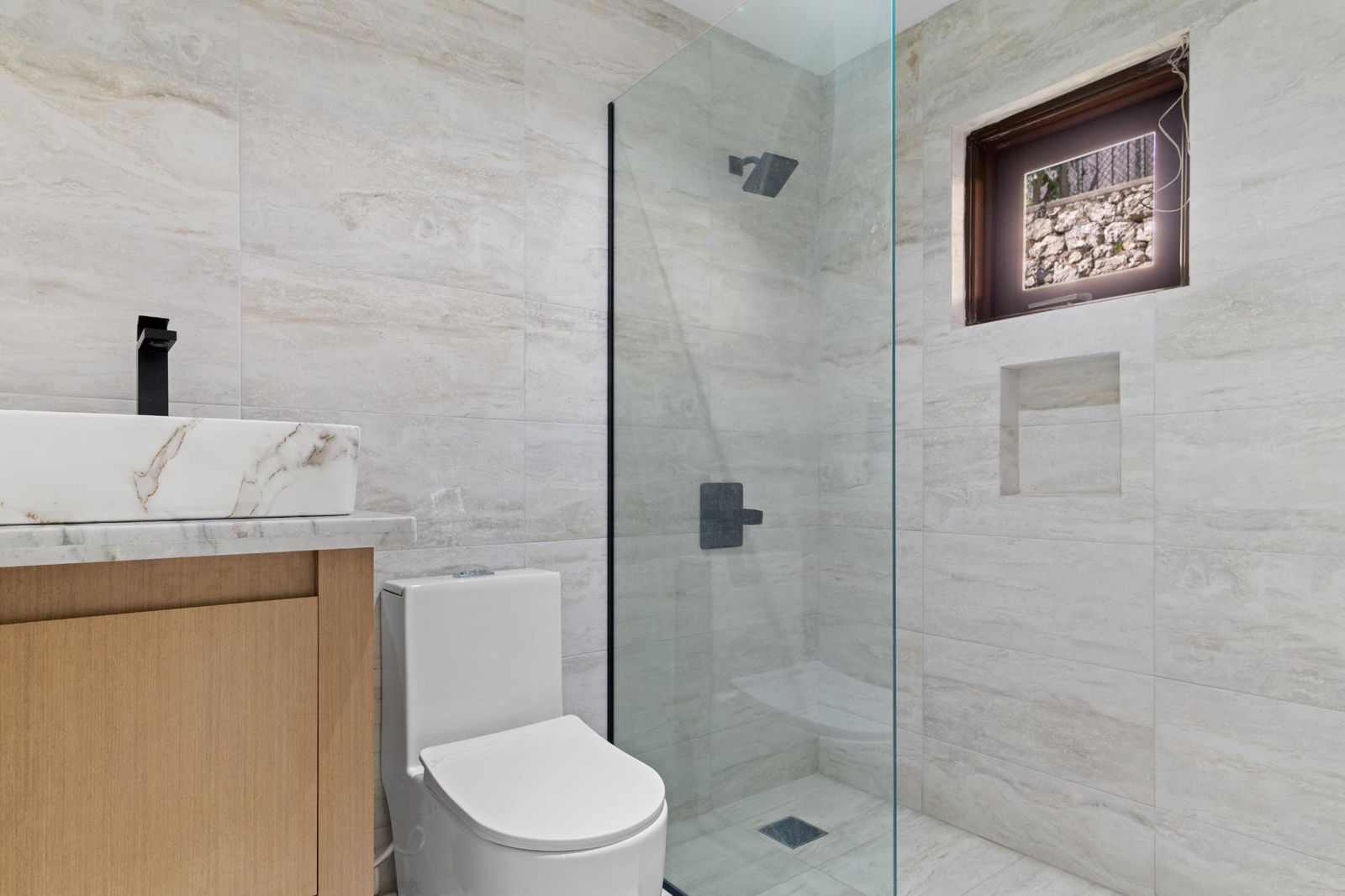 Stunning-6-Bedroom-Home-with-Guesthouse-for-Sale-in-St.-Andrew Twentieth image of 6 Tavistock Heights in Kingston 6, St. Andrew, Jamaica - property is For Sale