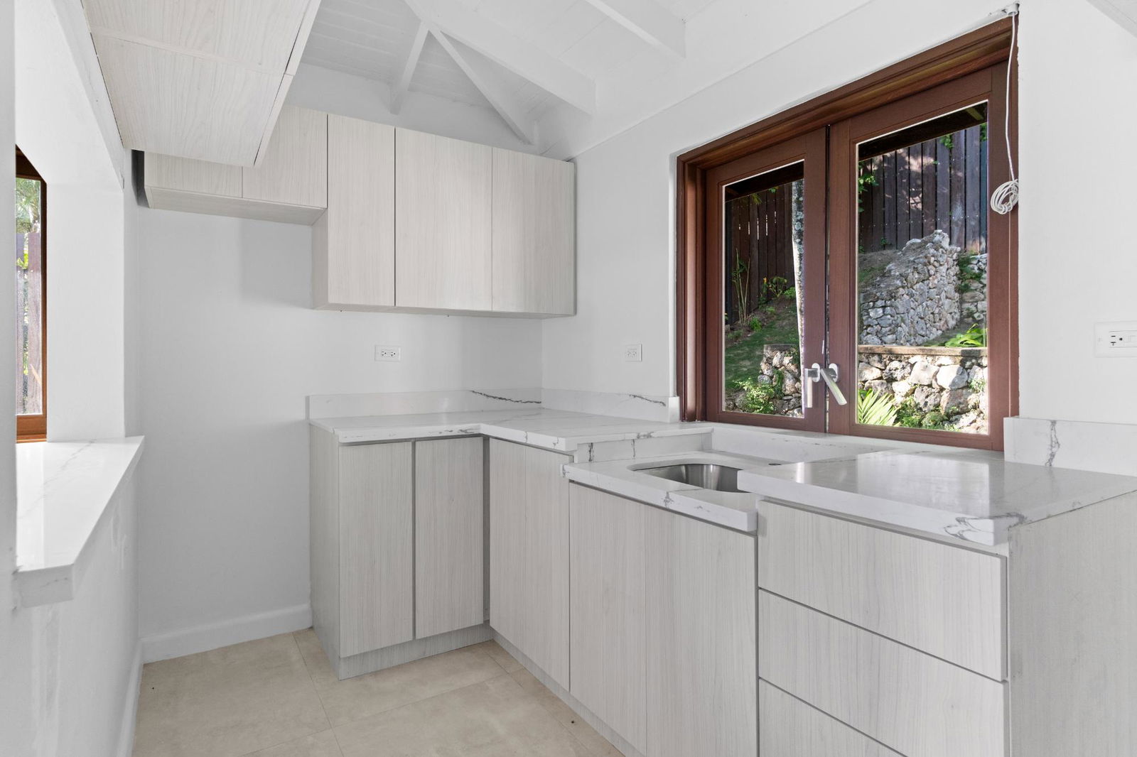 Stunning-6-Bedroom-Home-with-Guesthouse-for-Sale-in-St.-Andrew Twenty-First image of 6 Tavistock Heights in Kingston 6, St. Andrew, Jamaica - property is For Sale