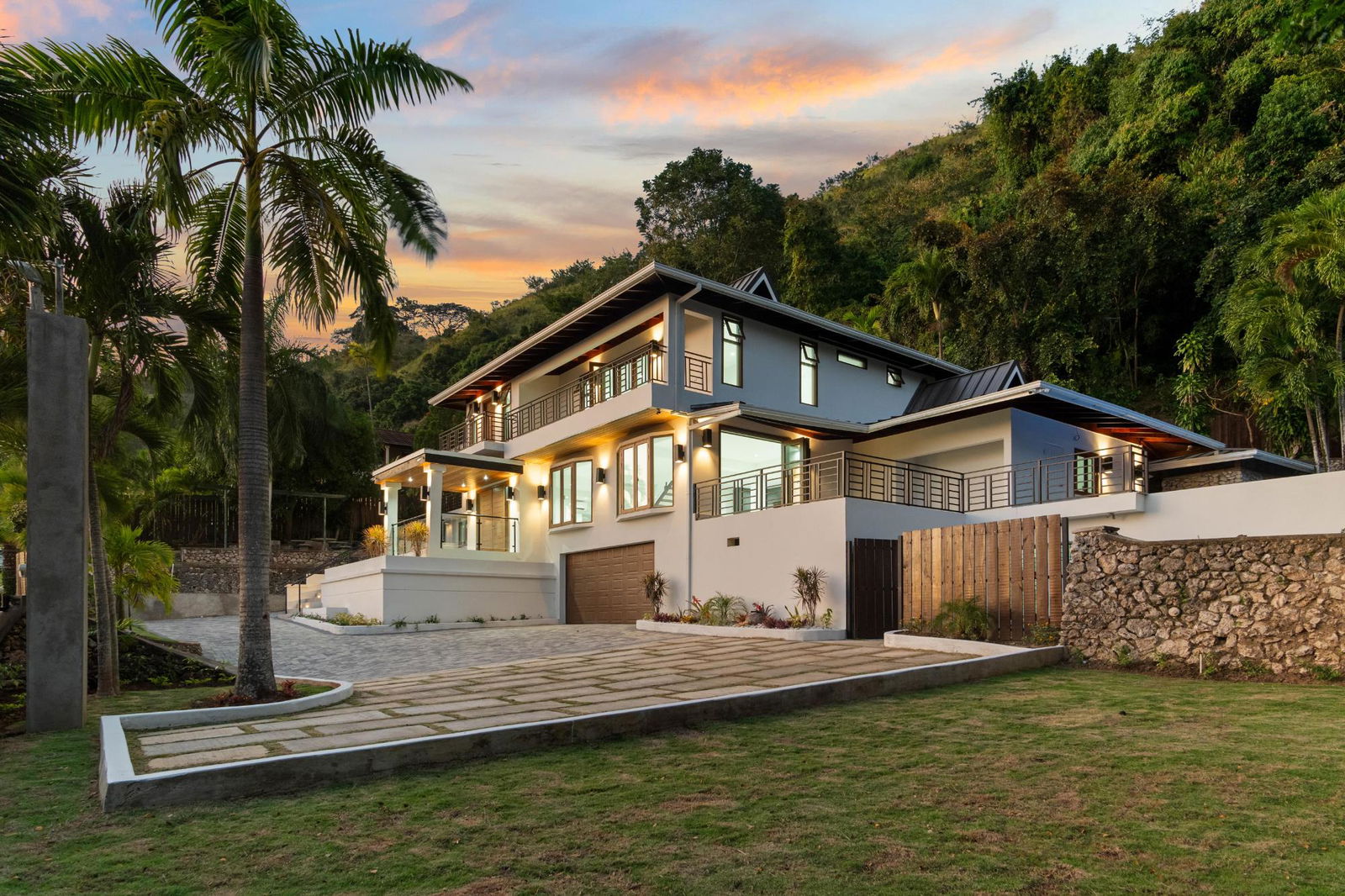 Stunning-6-Bedroom-Home-with-Guesthouse-for-Sale-in-St.-Andrew Fourth image of 6 Tavistock Heights in Kingston 6, St. Andrew, Jamaica - property is For Sale