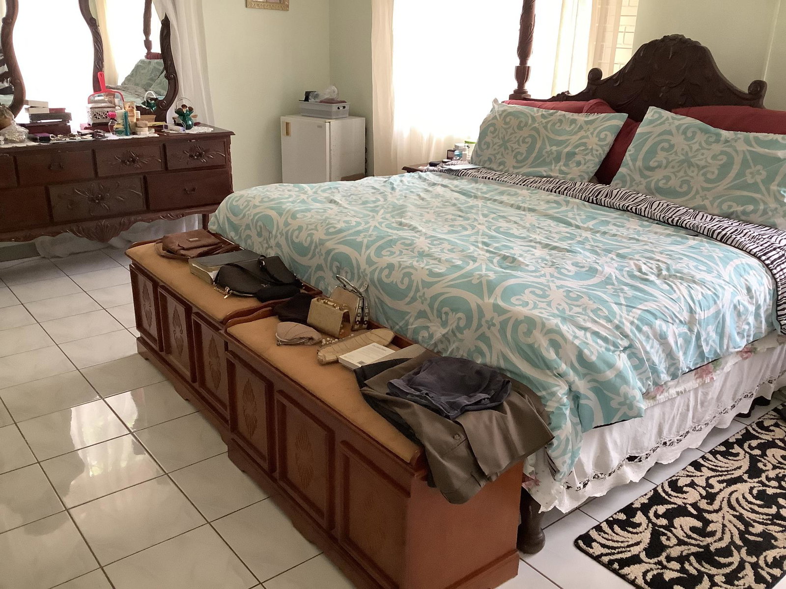 Stunning-6-Bedroom-House-for-Sale-in-St.-Andrew-Jamaica Fifth image of 5 Cadiz Avenue in Kingston 19, St. Andrew, Jamaica - property is For Sale
