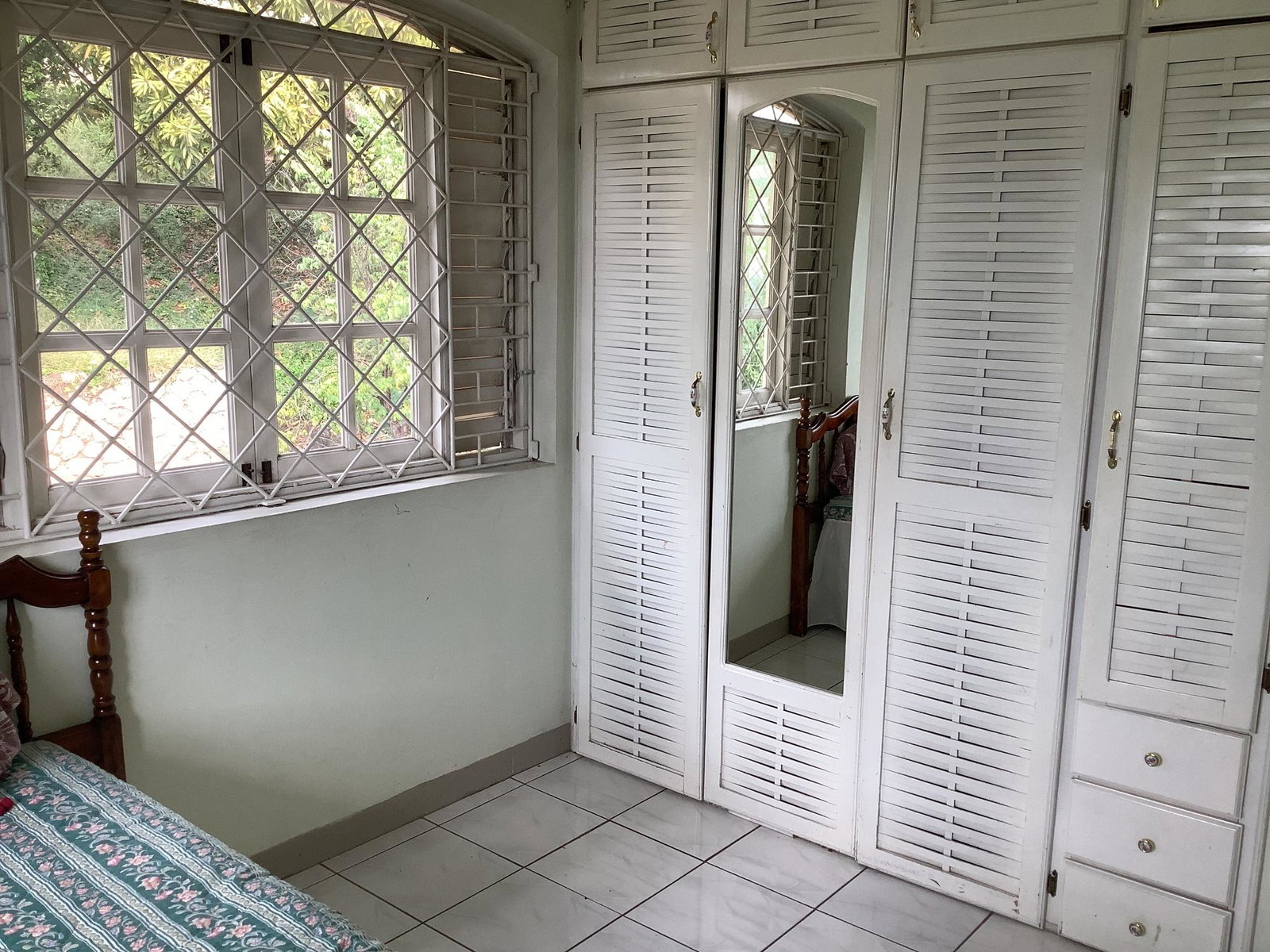 Stunning-6-Bedroom-House-for-Sale-in-St.-Andrew-Jamaica Eighth image of 5 Cadiz Avenue in Kingston 19, St. Andrew, Jamaica - property is For Sale
