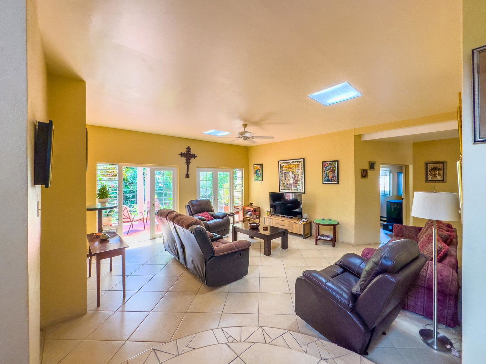 Sixteenth image of 17 Fairlane Avenue in Kingston 6, St. Andrew, Jamaica - property is For Sale