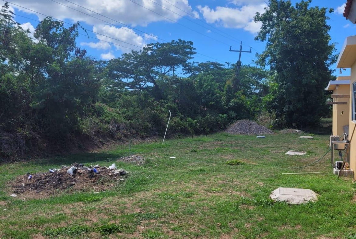 Eighteenth image of Lot 21 Aqueduct Country Club Old in Gutters, St. Catherine, Jamaica - property is For Rent