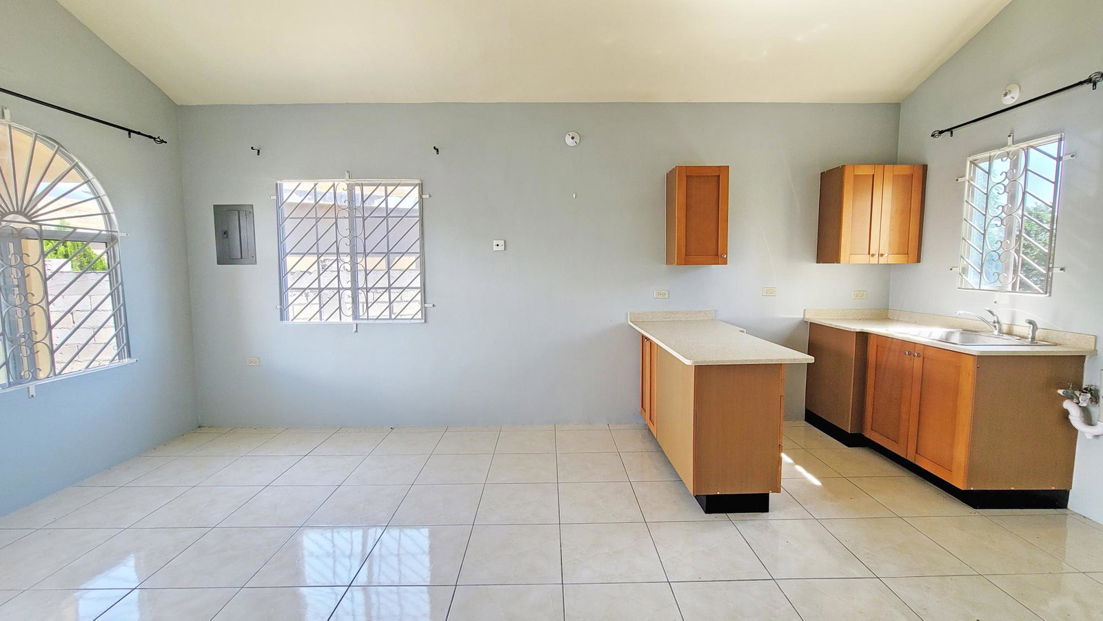 Fifth image of 367- Seashore Crescent in Phoenix Park, St. Catherine, Jamaica - property is For Rent