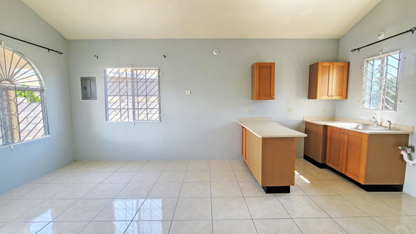 Fifth image of 367- Seashore Crescent in Phoenix Park, St. Catherine, Jamaica - property is For Rent