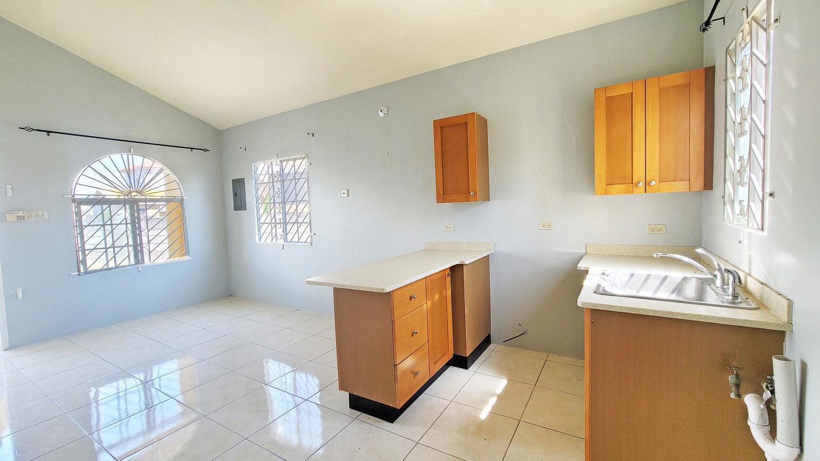Sixth image of 367- Seashore Crescent in Phoenix Park, St. Catherine, Jamaica - property is For Rent