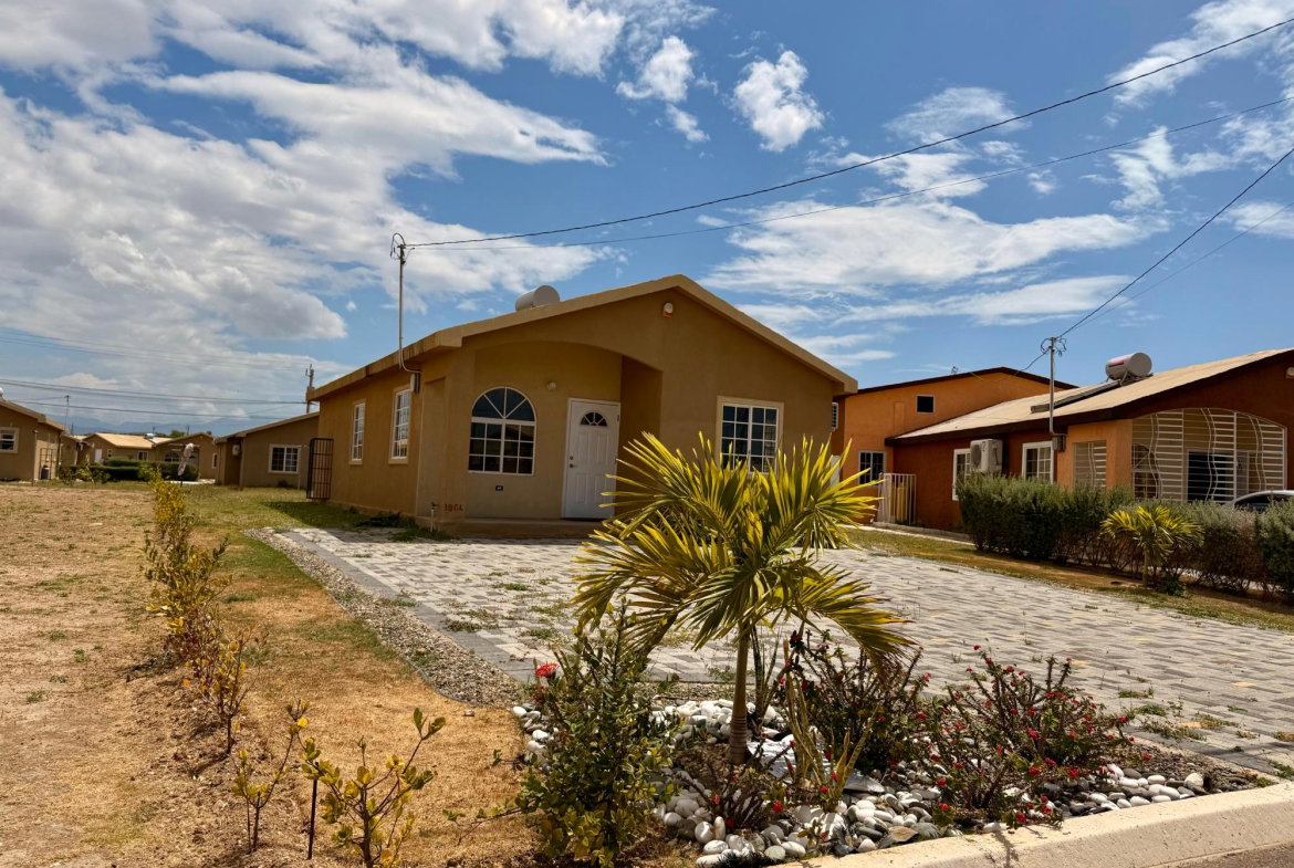 First image of 1964 Phoenix Park Village, Pha in Phoenix Park, St. Catherine, Jamaica - property is For Rent