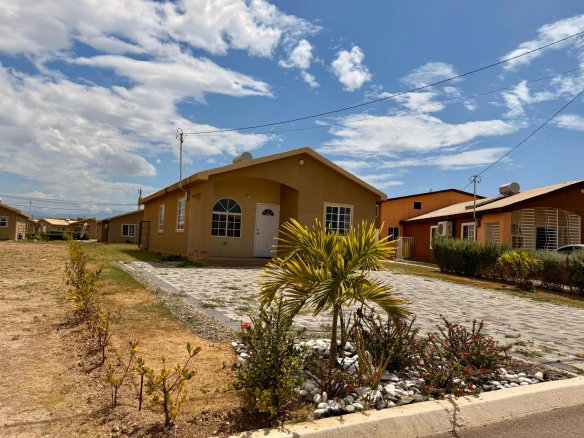 First image of 1964 Phoenix Park Village, Pha in Phoenix Park, St. Catherine, Jamaica - property is For Rent