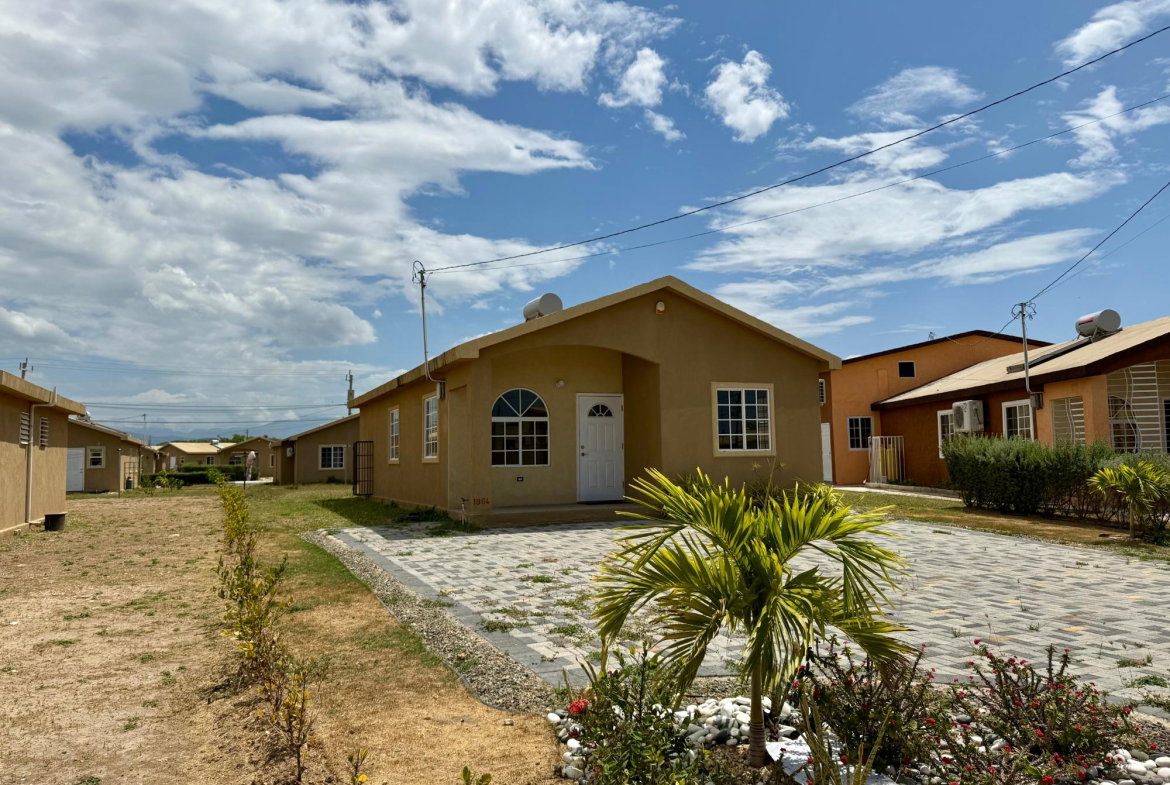 Seventeenth image of 1964 Phoenix Park Village, Pha in Phoenix Park, St. Catherine, Jamaica - property is For Rent