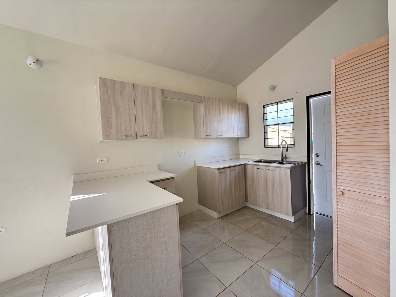 Eighteenth image of 1964 Phoenix Park Village, Pha in Phoenix Park, St. Catherine, Jamaica - property is For Rent