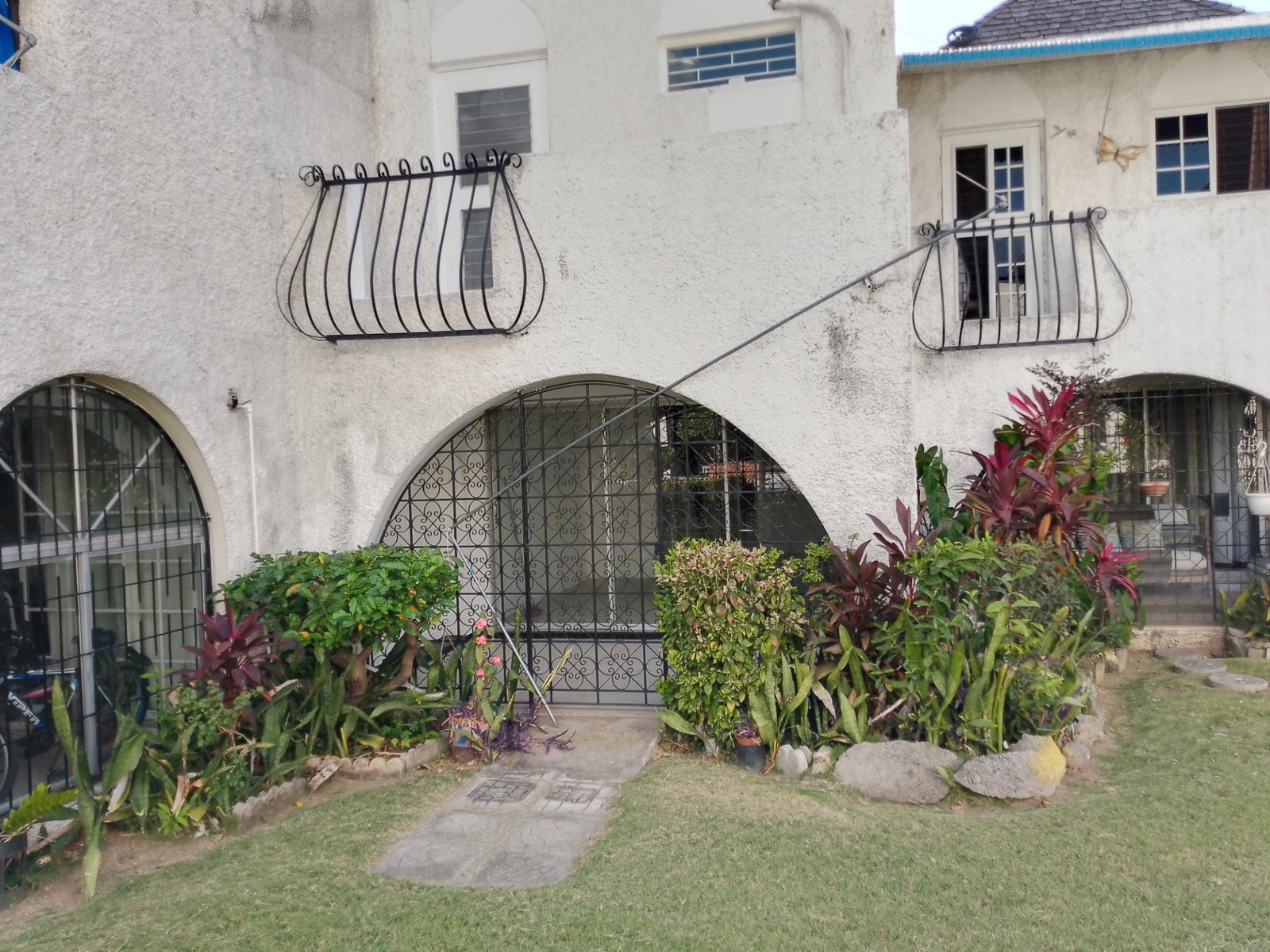 Seventh image of 25-12 a Seymour Square, Kingston in Kingston 6, St. Andrew, Jamaica - property is For Rent