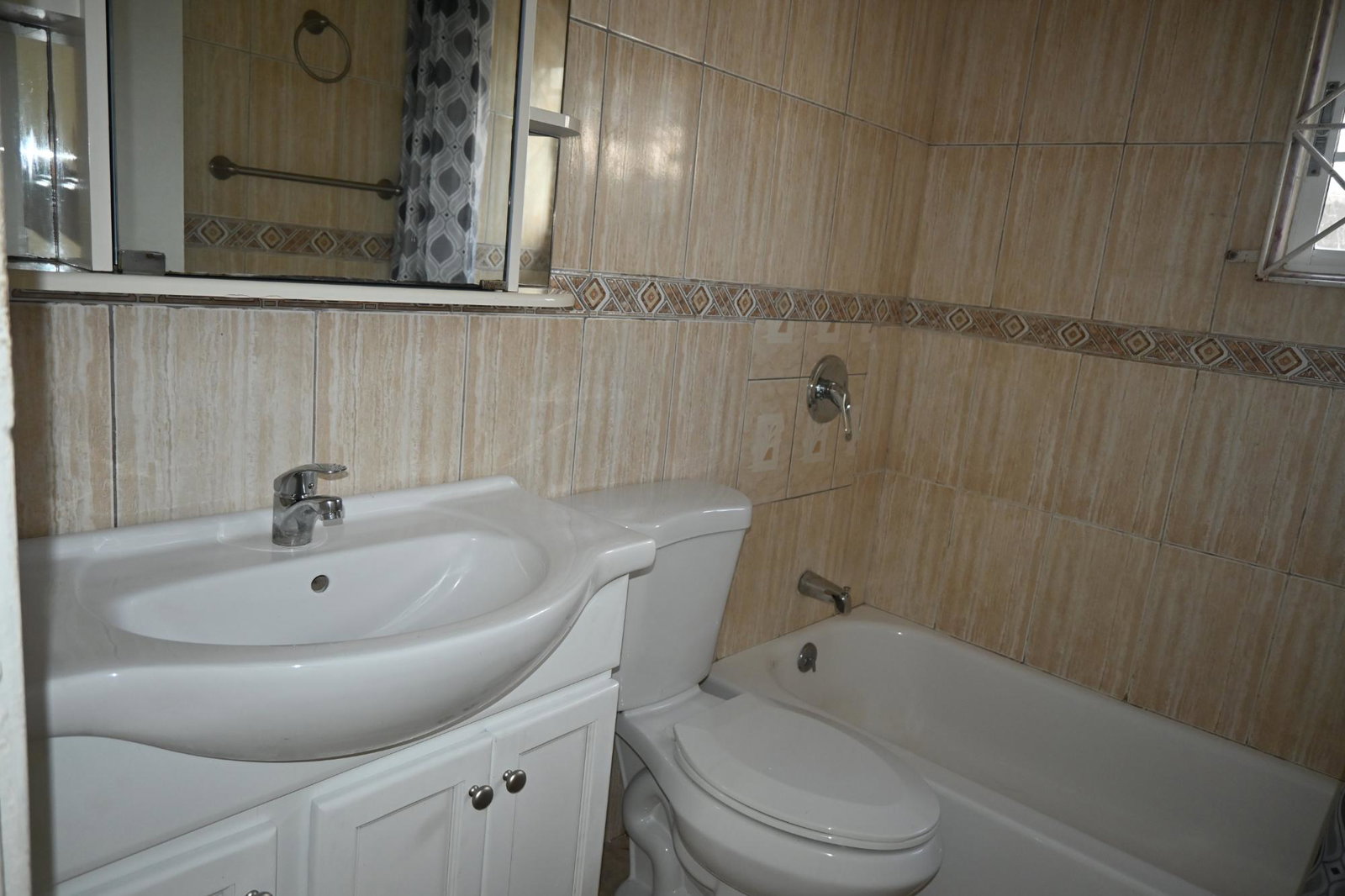 Sixth image of 564 Gladioli Drive in Eltham Vista, St. Catherine, Jamaica - property is For Rent