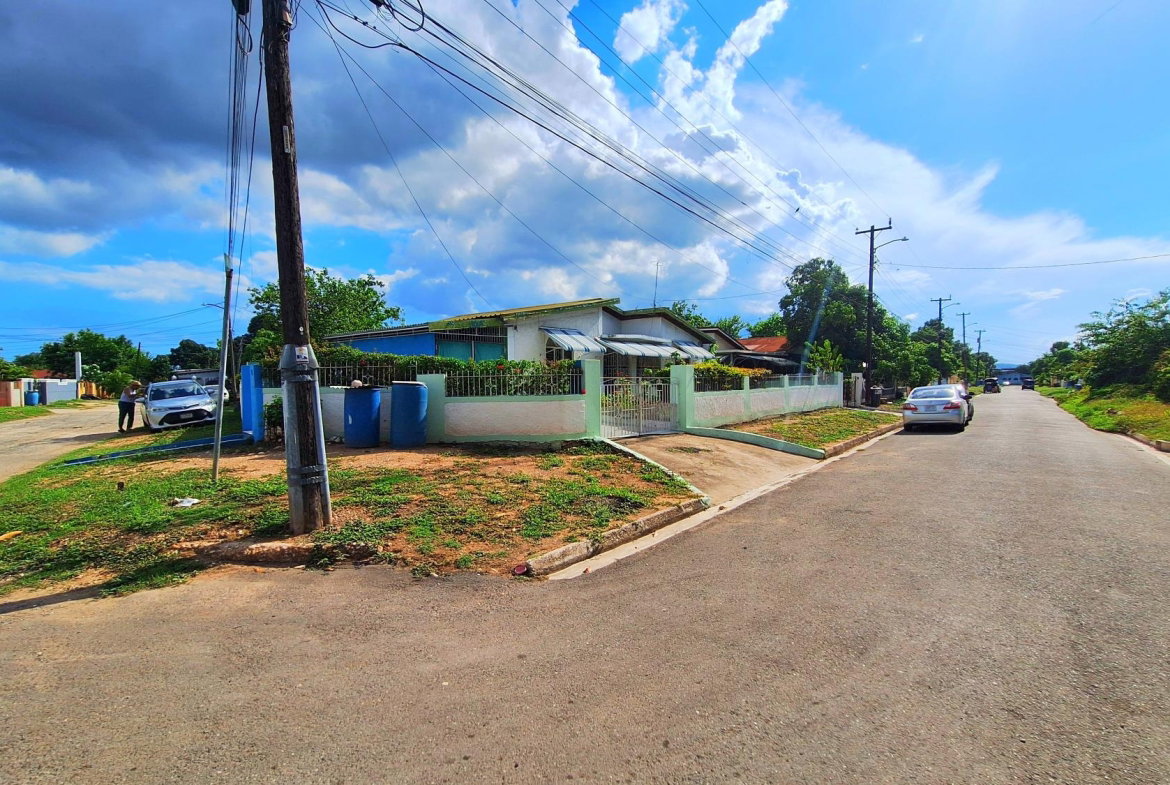 Sixth image of 280b Washington Gardens in Kingston 20, St. Andrew, Jamaica - property is For Sale