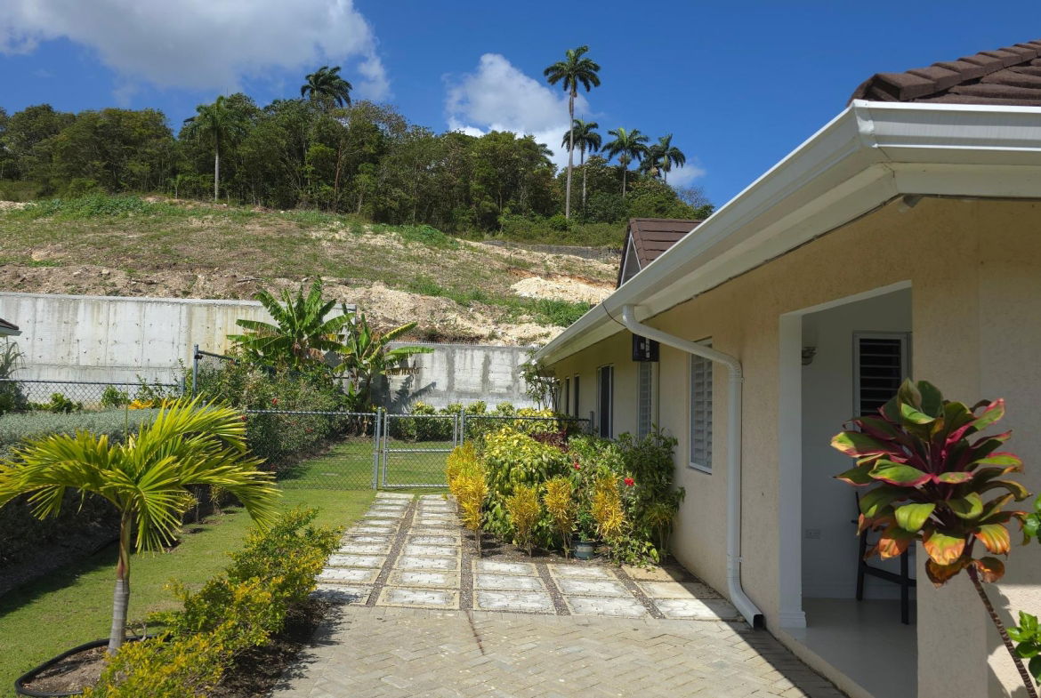 Fourteenth image of The Crest- Coconut Avenue, Richmond in Richmond, St. Ann, Jamaica - property is For Rent