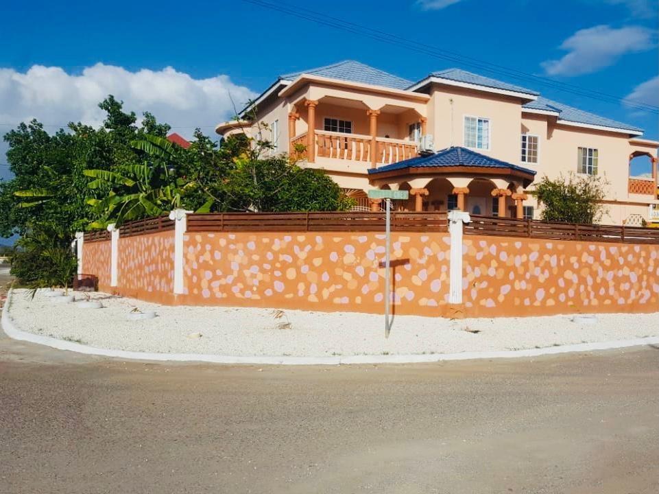First image of Upper Fort, Johnson Hill in HELLSHIRE HILLS, St. Catherine, Jamaica - property is For Rent