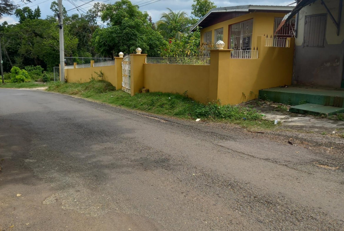 First image of Burnt Ground, Santa Cruz in Santa Cruz, St. Elizabeth, Jamaica - property is For Sale