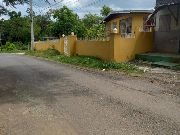 First image of Burnt Ground, Santa Cruz in Santa Cruz, St. Elizabeth, Jamaica - property is For Sale