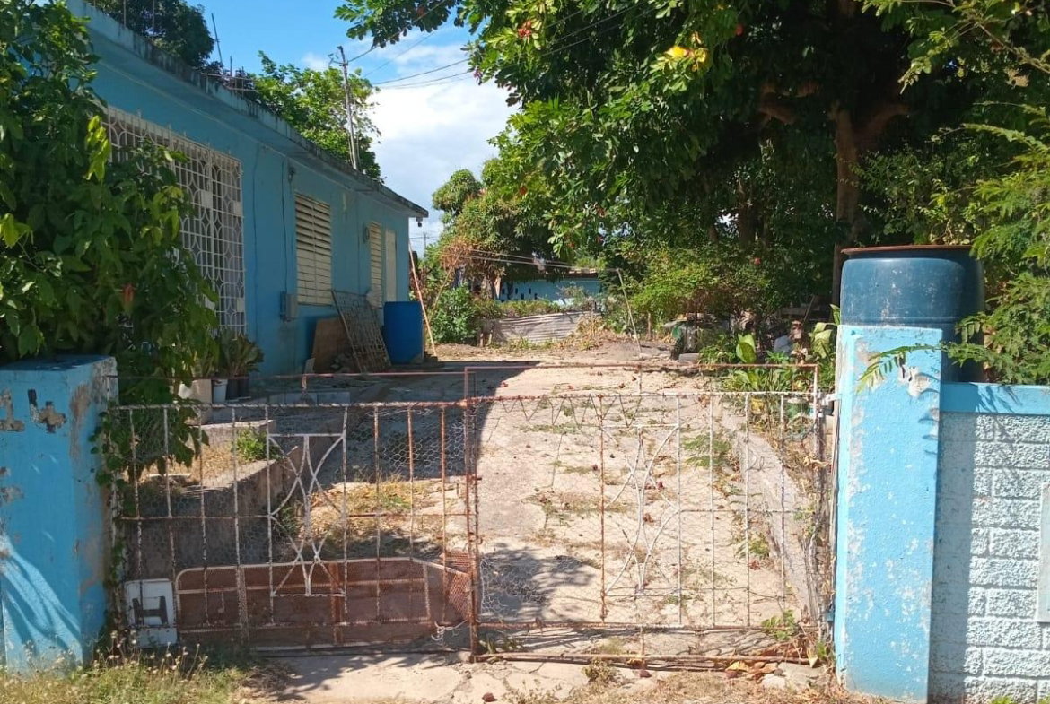 Fourth image of 824 Seaton Crescent, Ensom ci in Ensom City, St. Catherine, Jamaica - property is For Sale