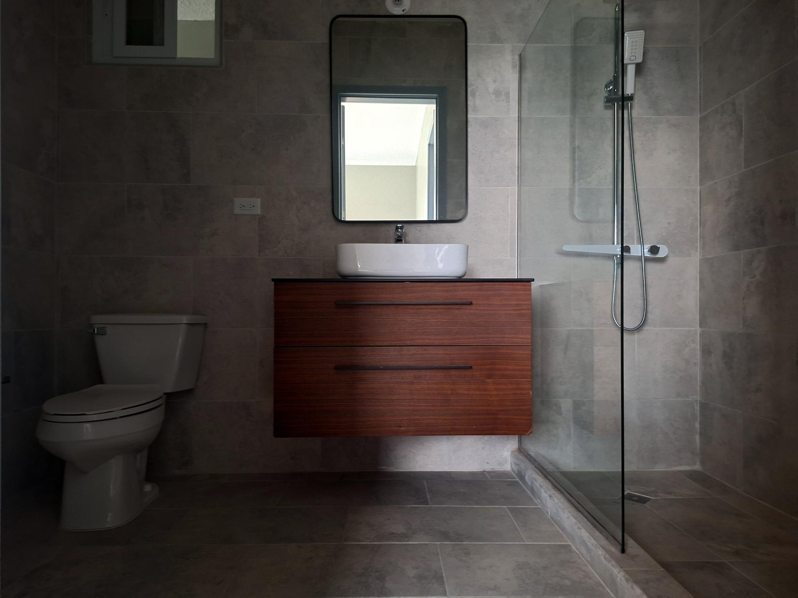 Fifteenth image of 15- Seaview Avenue, Kingston in Kingston 6, St. Andrew, Jamaica - property is For Rent