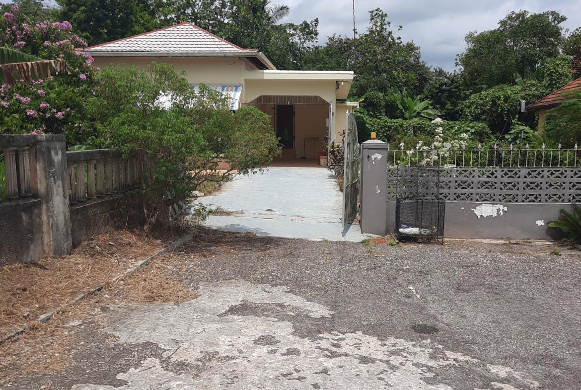 Second image of 7 Gordon Vale, Mandeville. in Mandeville, Manchester, Jamaica - property is For Sale