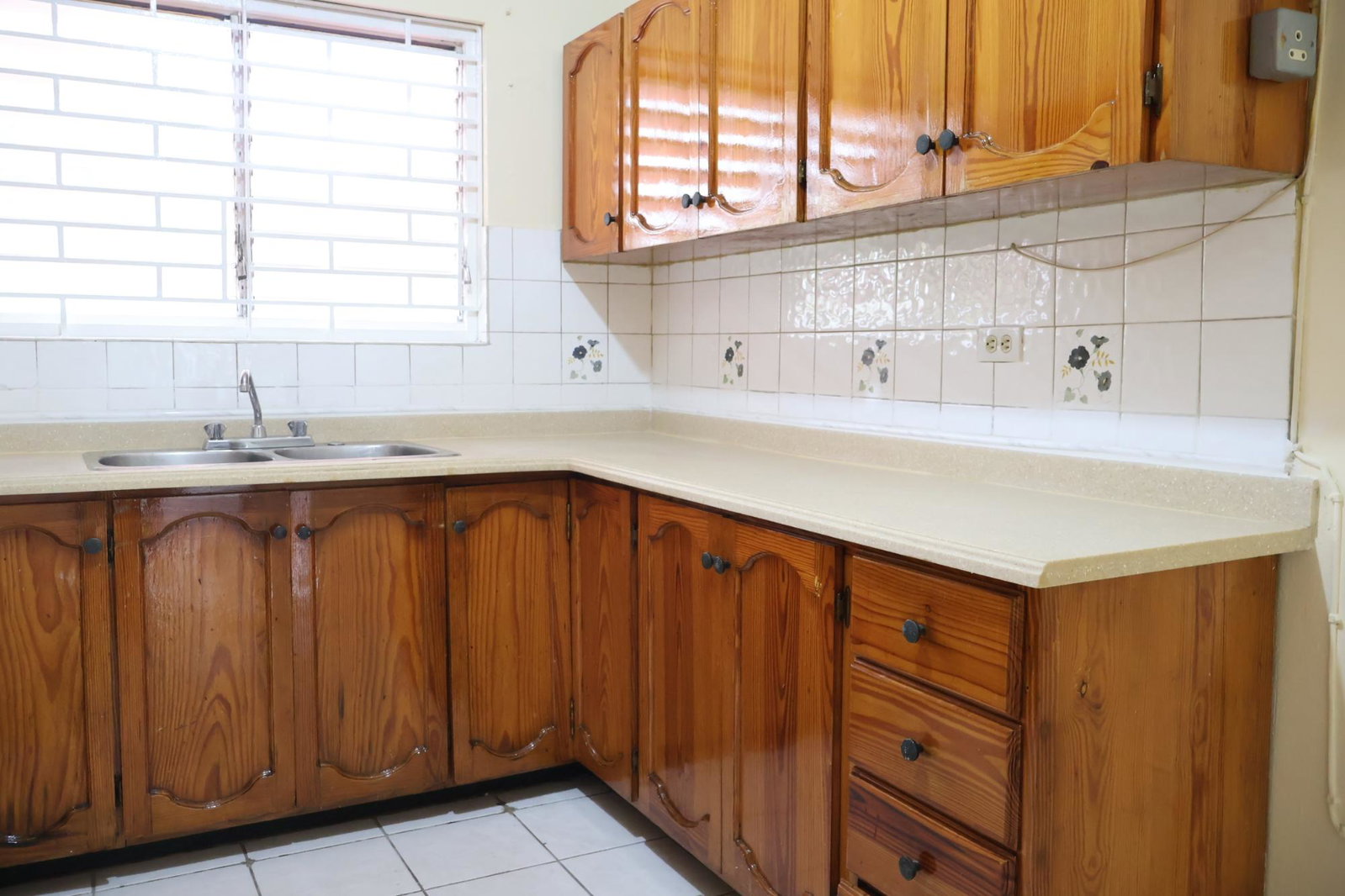 Ninth image of 27-5 Devon Road in Kingston 10, St. Andrew, Jamaica - property is For Rent