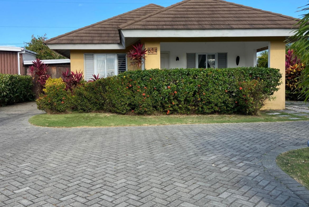 Thirteenth image of 634-breadfruit Richmond Estate in Laughlands, St. Ann, Jamaica - property is For Rent