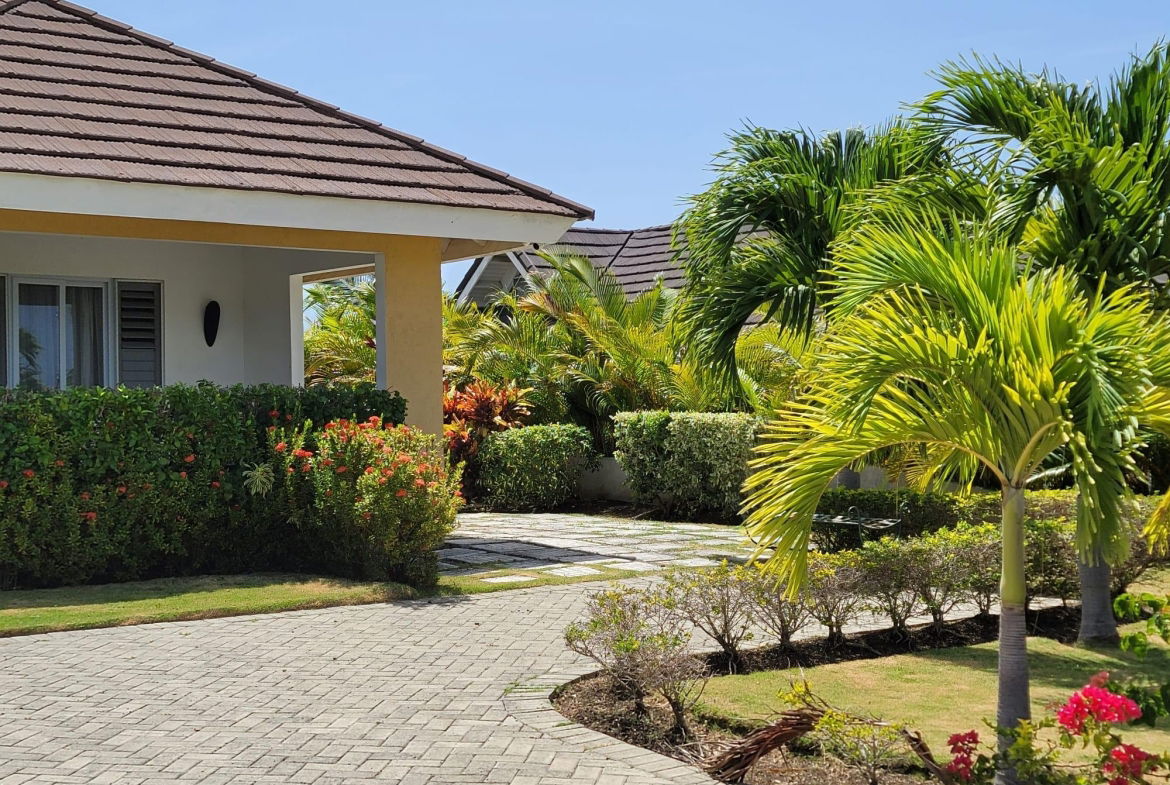 Sixth image of 634-breadfruit Richmond Estate in Laughlands, St. Ann, Jamaica - property is For Rent