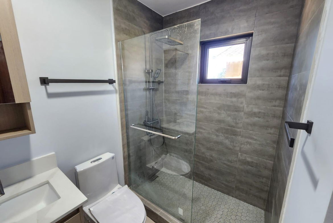 Eleventh image of 40 Oak Estate in Greater Portmore, St. Catherine, Jamaica - property is For Rent