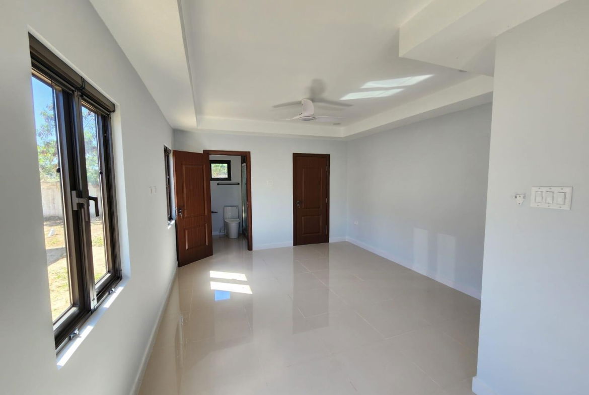 Tenth image of 40 Oak Estate in Greater Portmore, St. Catherine, Jamaica - property is For Rent