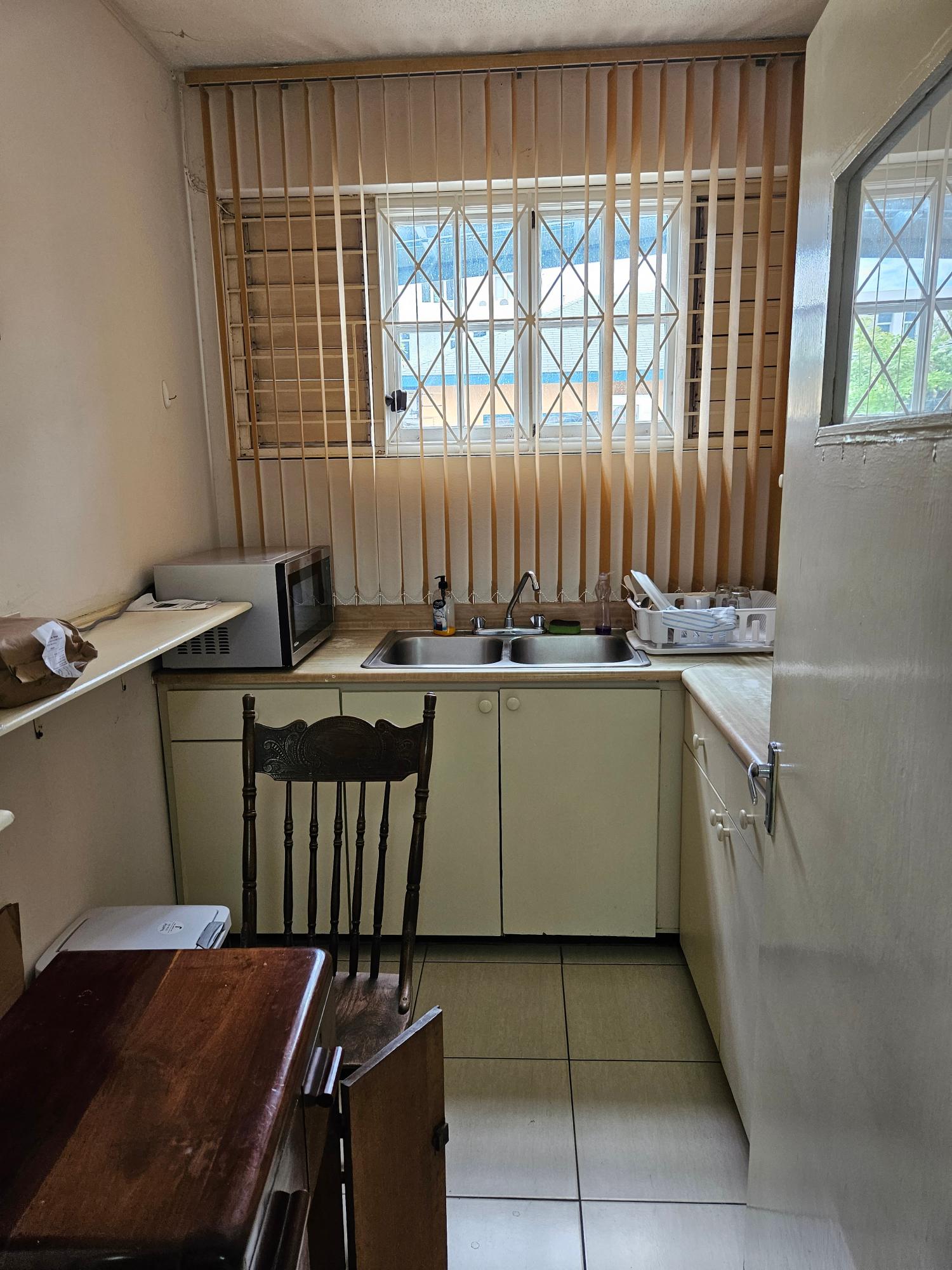 Fourth image of 1d-e Braemar Avenue in Kingston 10, St. Andrew, Jamaica - property is For Rent