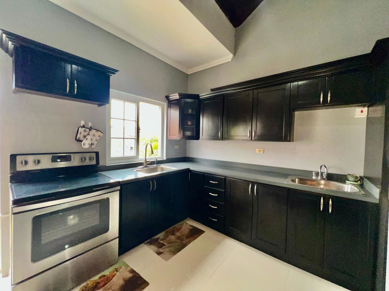 Ninth image of 15-14 Washington Drive, Kgn 10 in Kingston 10, St. Andrew, Jamaica - property is For Rent