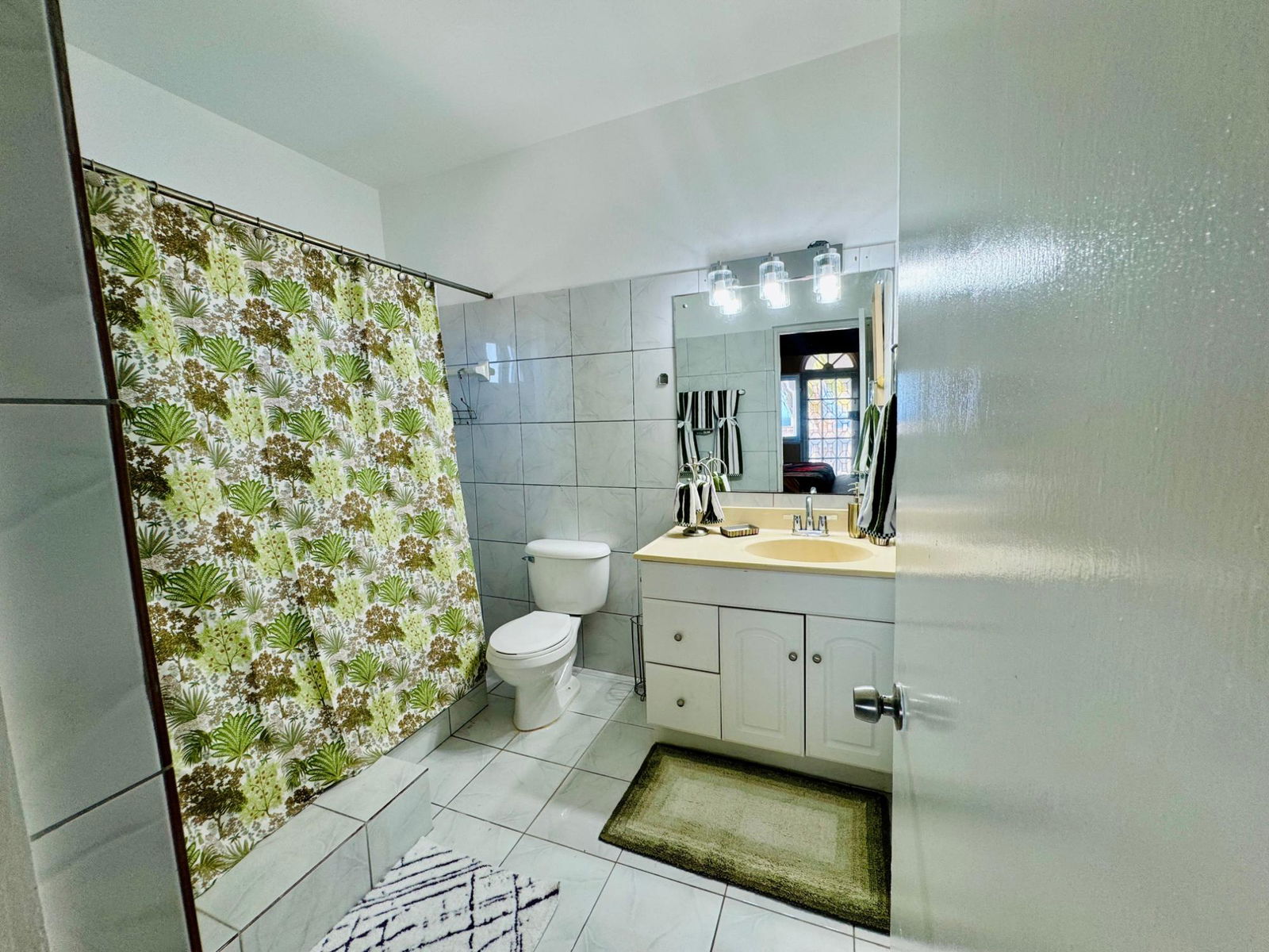 Fully-Furnished-2-Bedroom-Apartment-for-Rent-in-Coral-Gardens-St.-James-Jamaica Seventeenth image of Lincoln Pl,coral Garden in Ironshore, St. James, Jamaica - property is For Rent