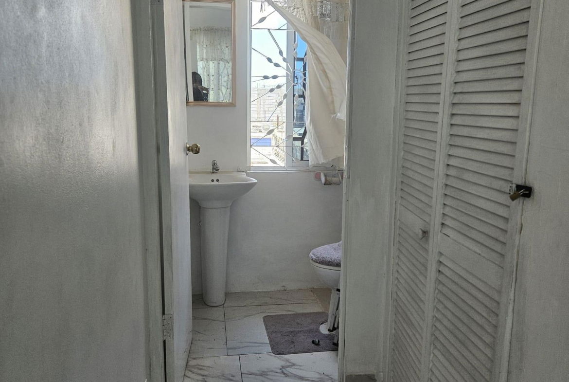 Tenth image of 88 2 East Greater Portmore s in Portmore Mall, St. Catherine, Jamaica - property is For Rent